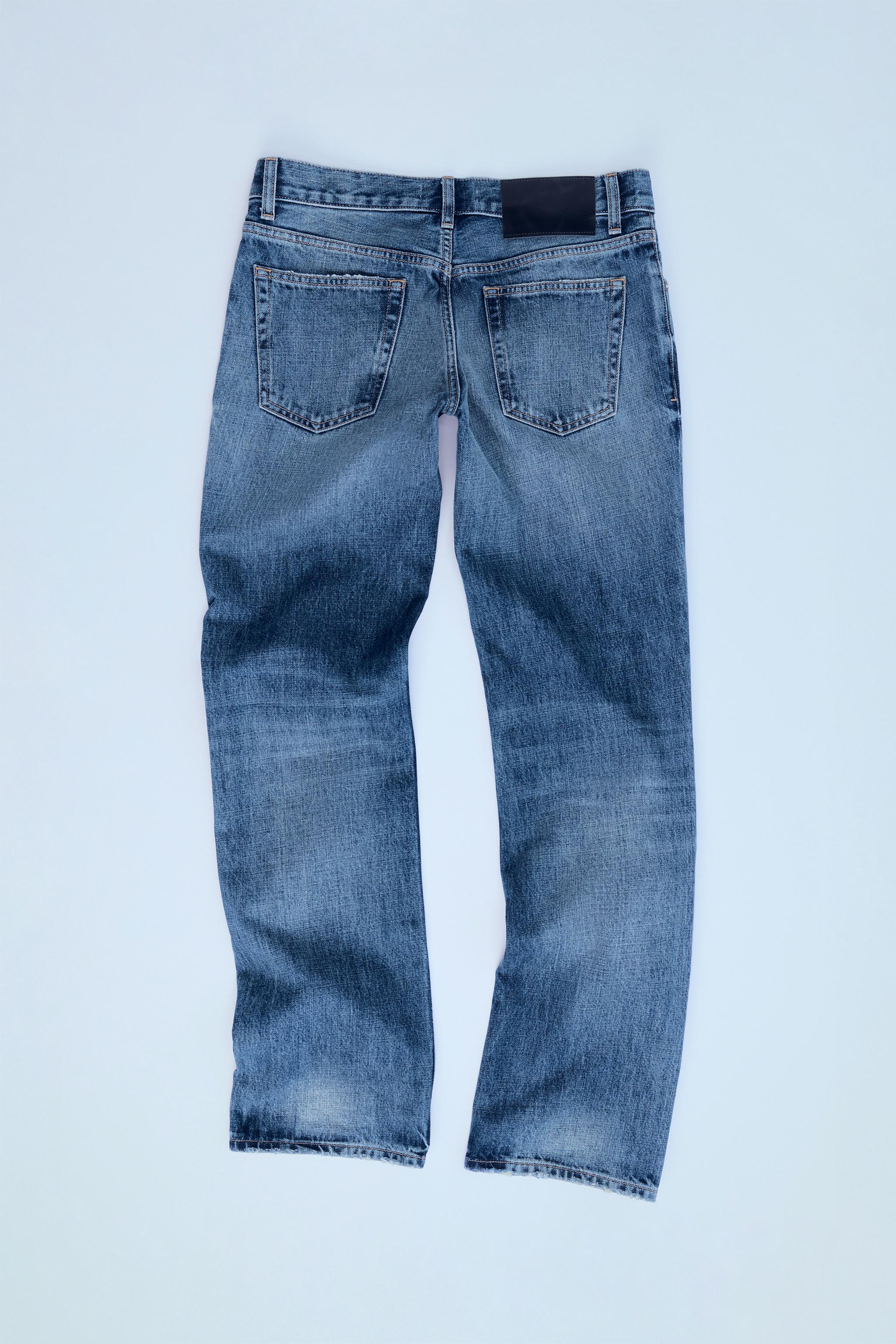 LOW-SLUNG JEANS