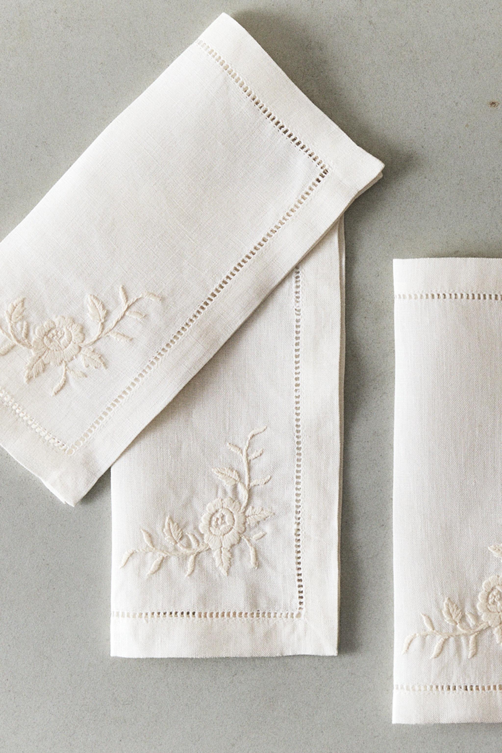 SET OF EMBROIDERED LINEN COCKTAIL NAPKINS (SET OF 4)
