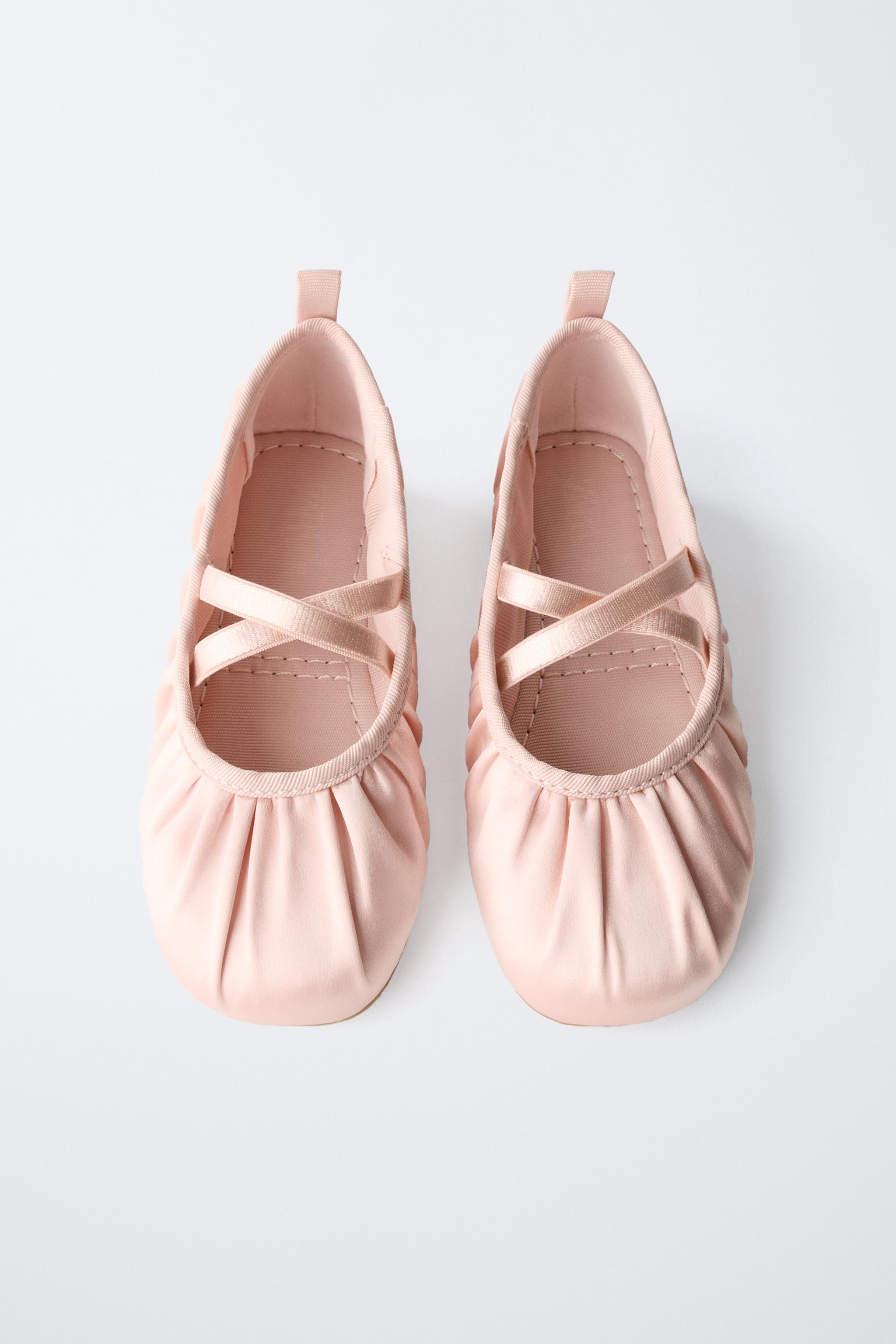 BALLET FLATS WITH DETAIL