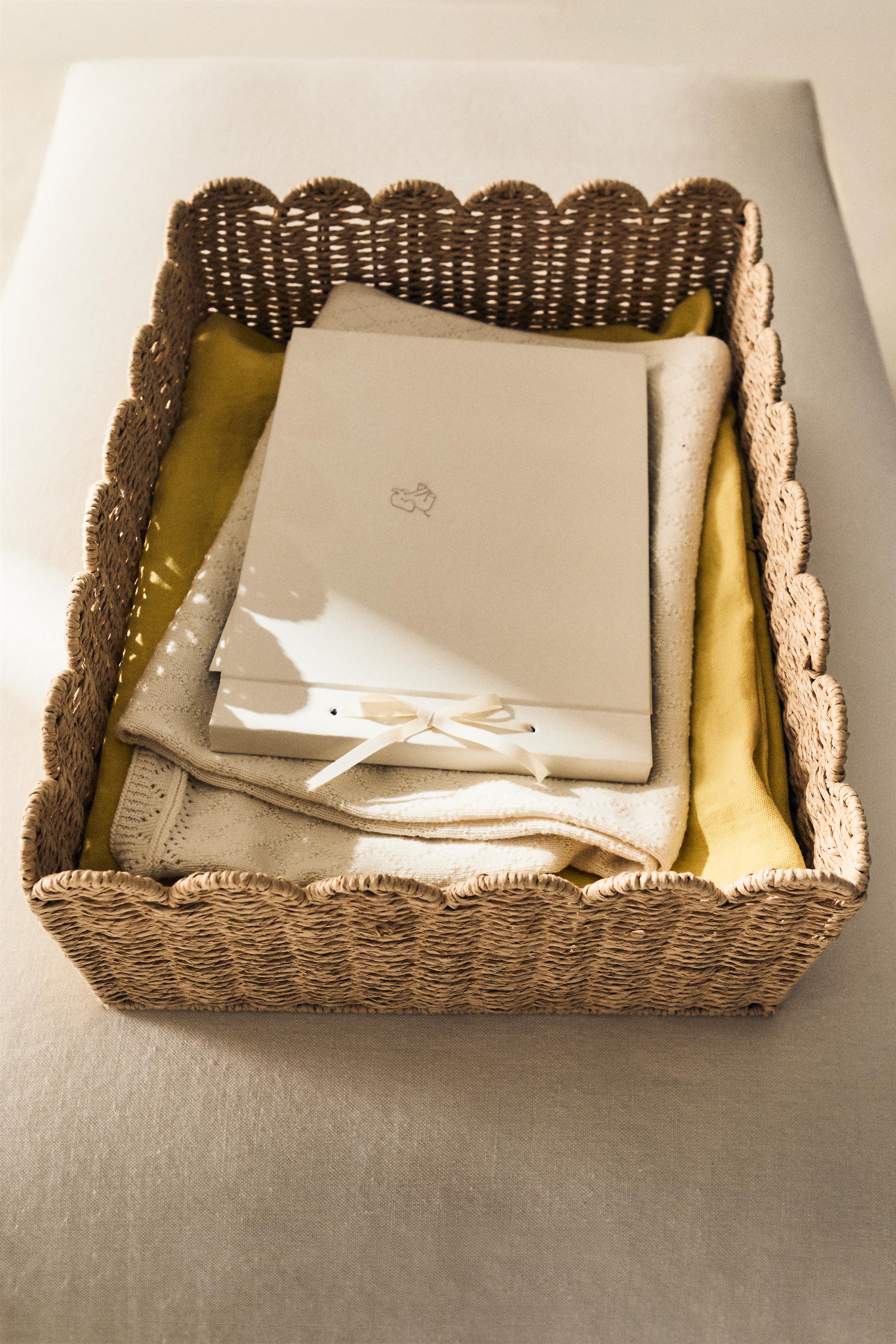 CHILDREN'S MEDIUM SCALLOPED BASKET