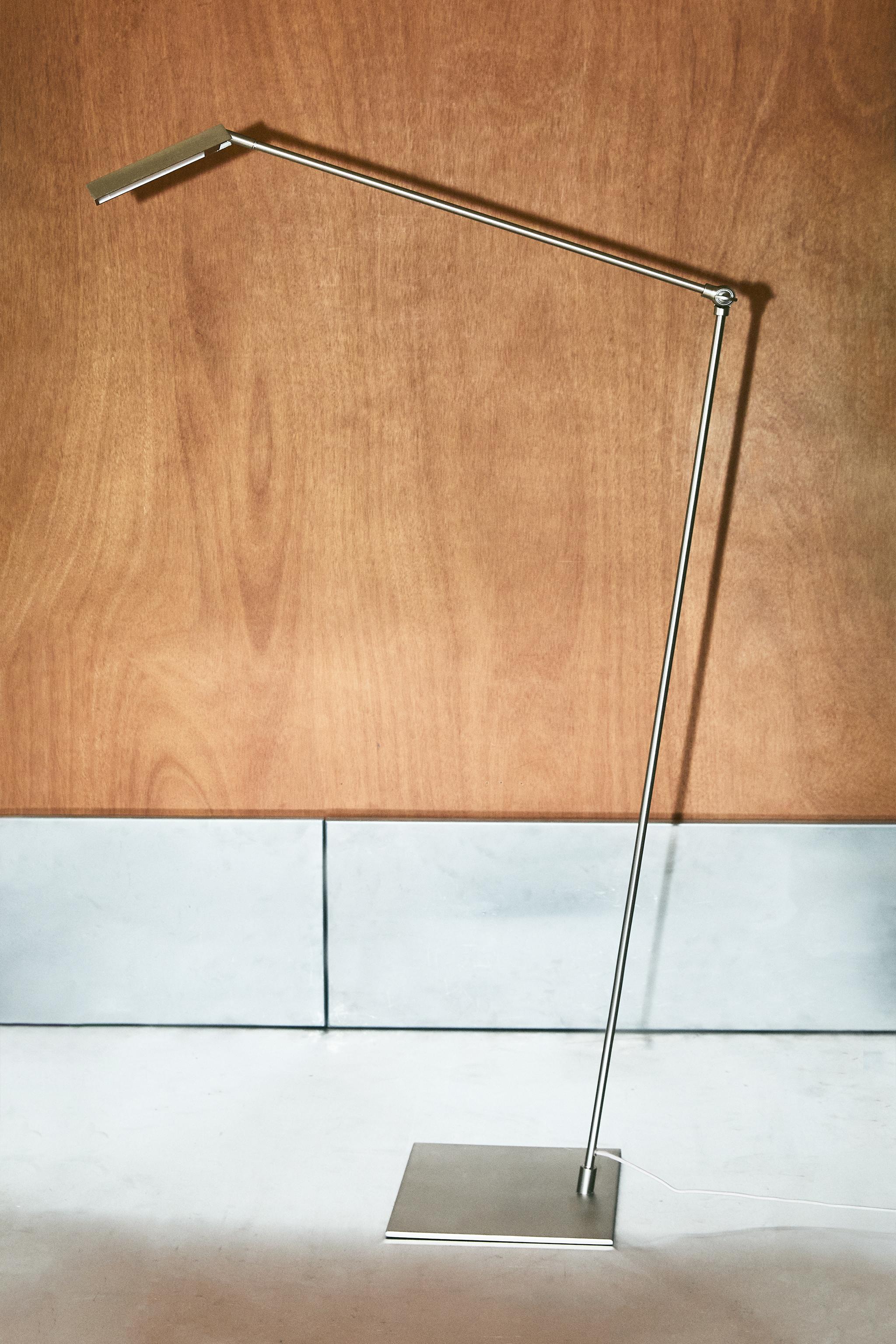 LED METAL STEM DESK LAMP