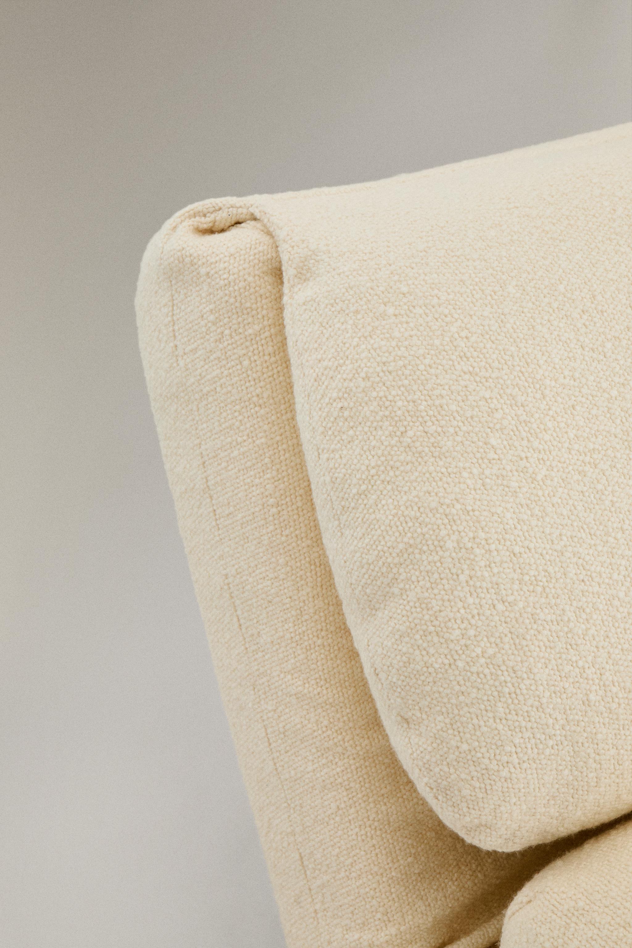 BOUCLÉ FOLDING LOUNGE CHAIR