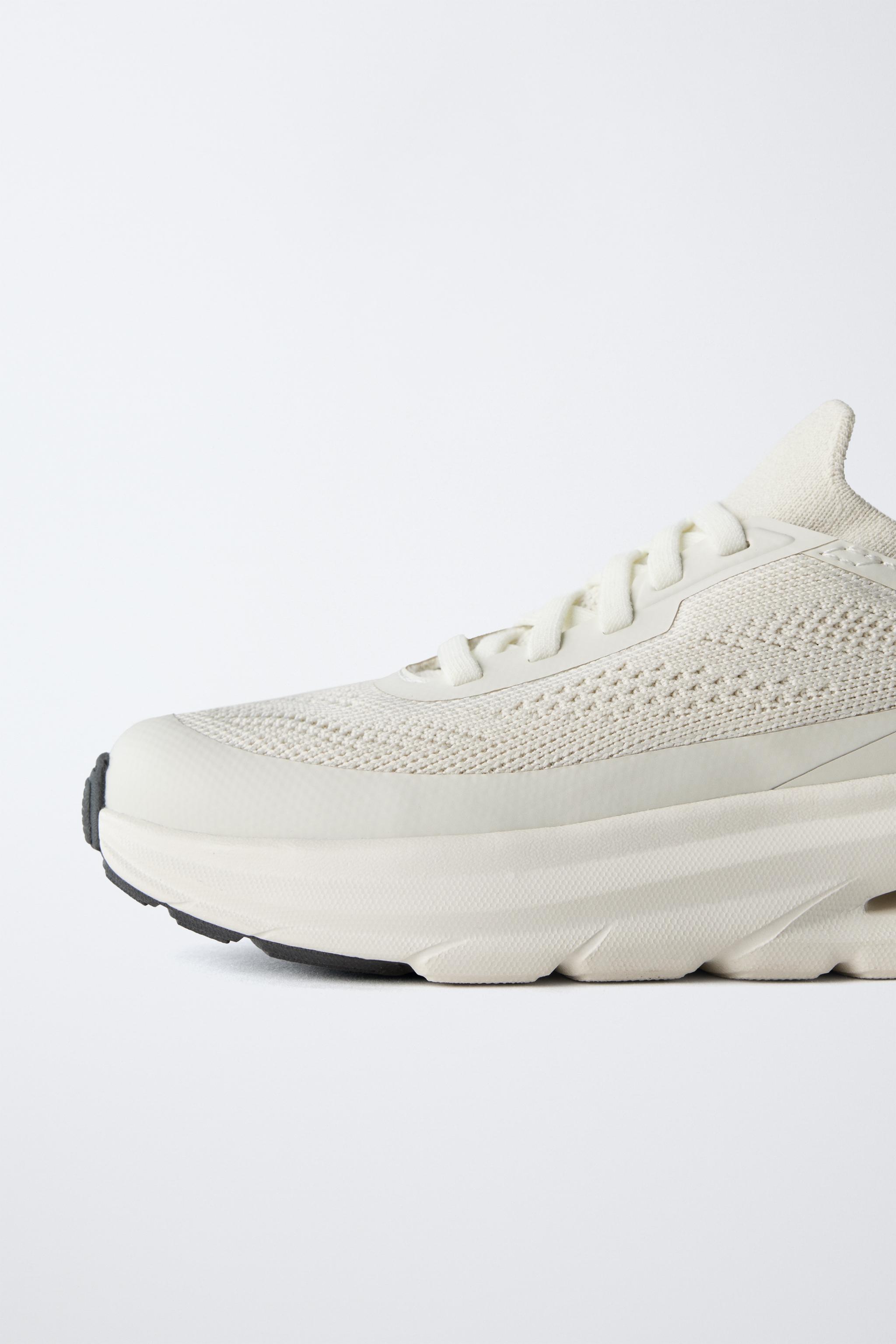 SNEAKERS WITH DETAILED SOLE