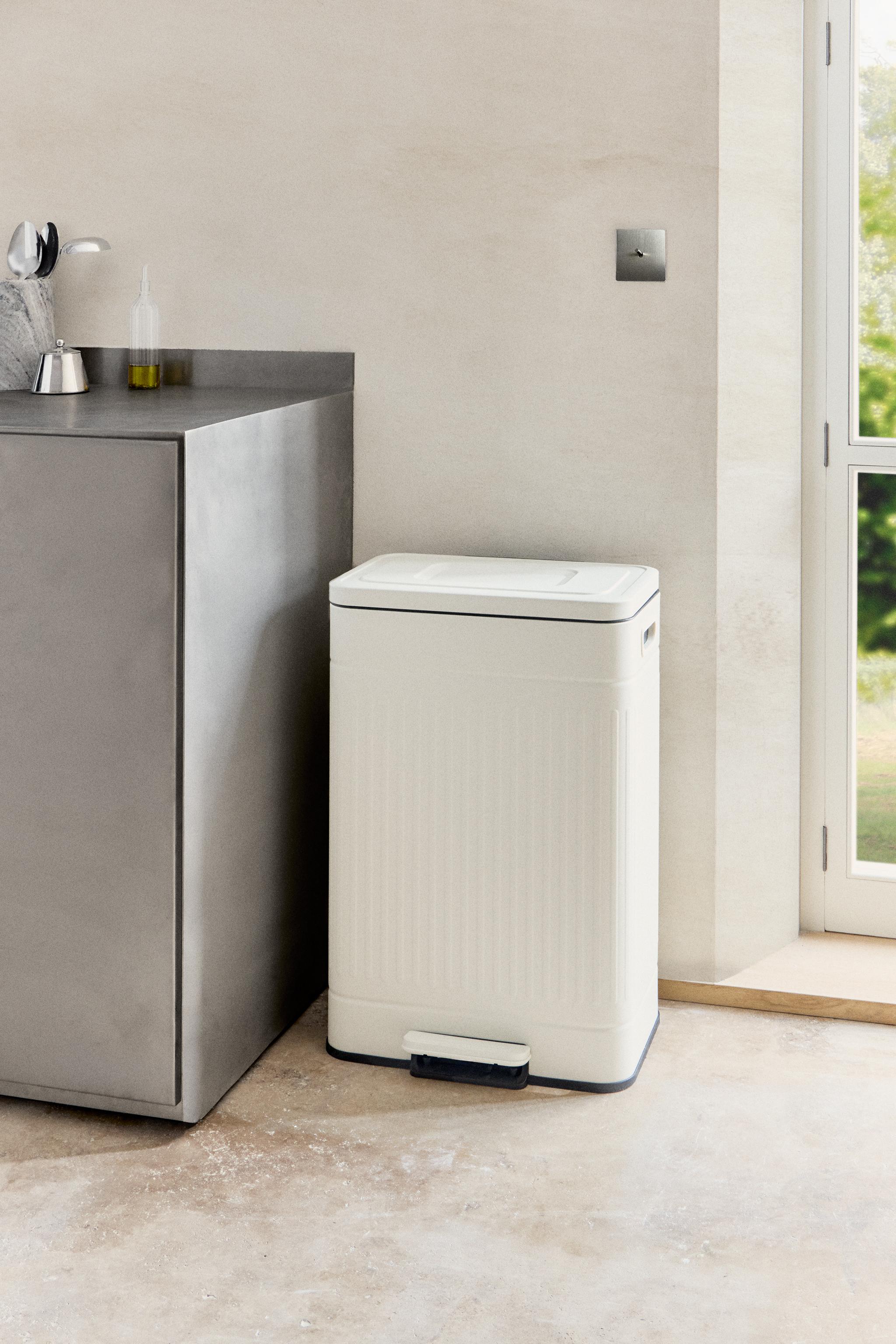 KITCHEN TRASH CAN WITH DOUBLE COMPARTMENT