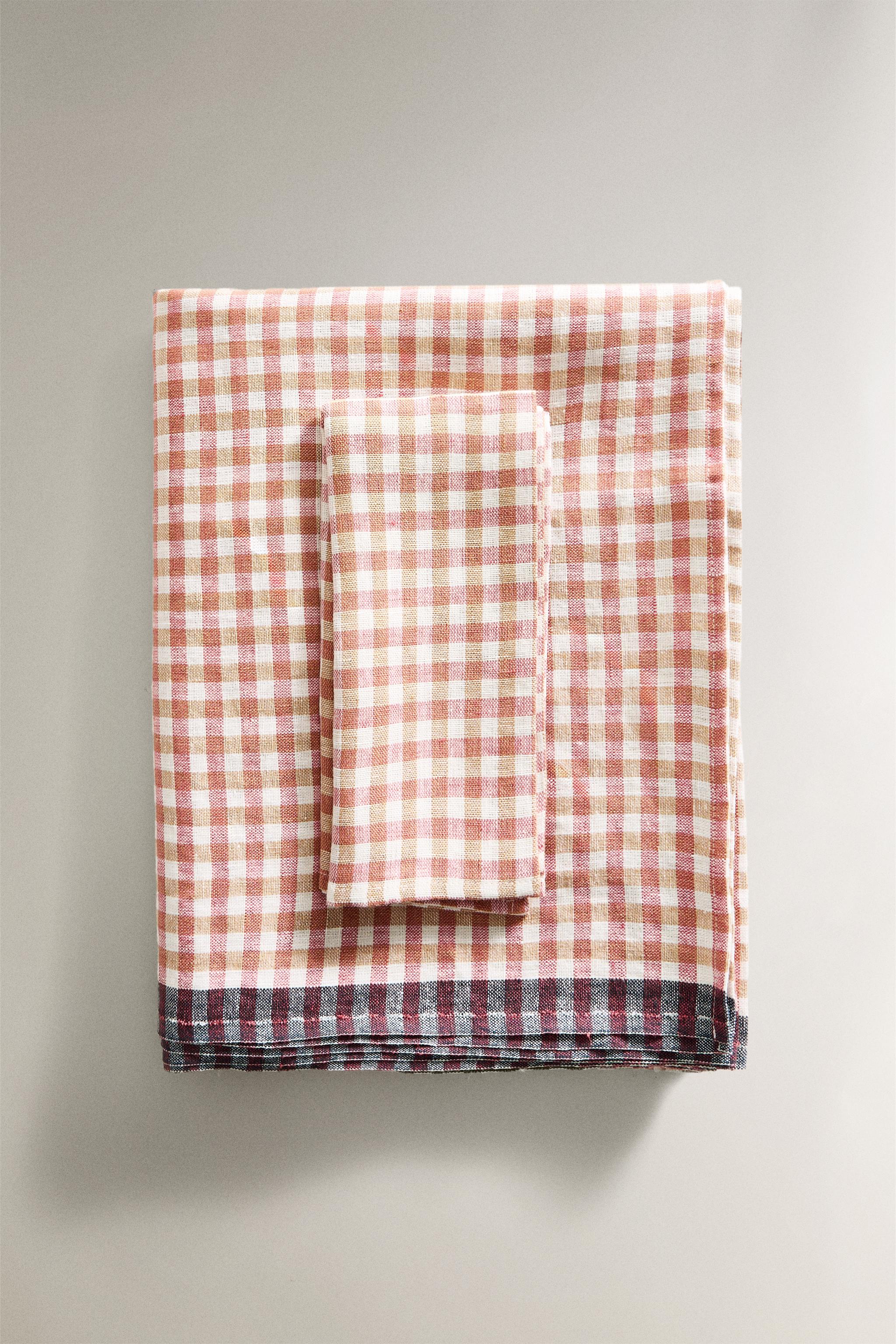 MATCHING LINEN TABLECLOTH WITH A GINGHAM DESIGN
