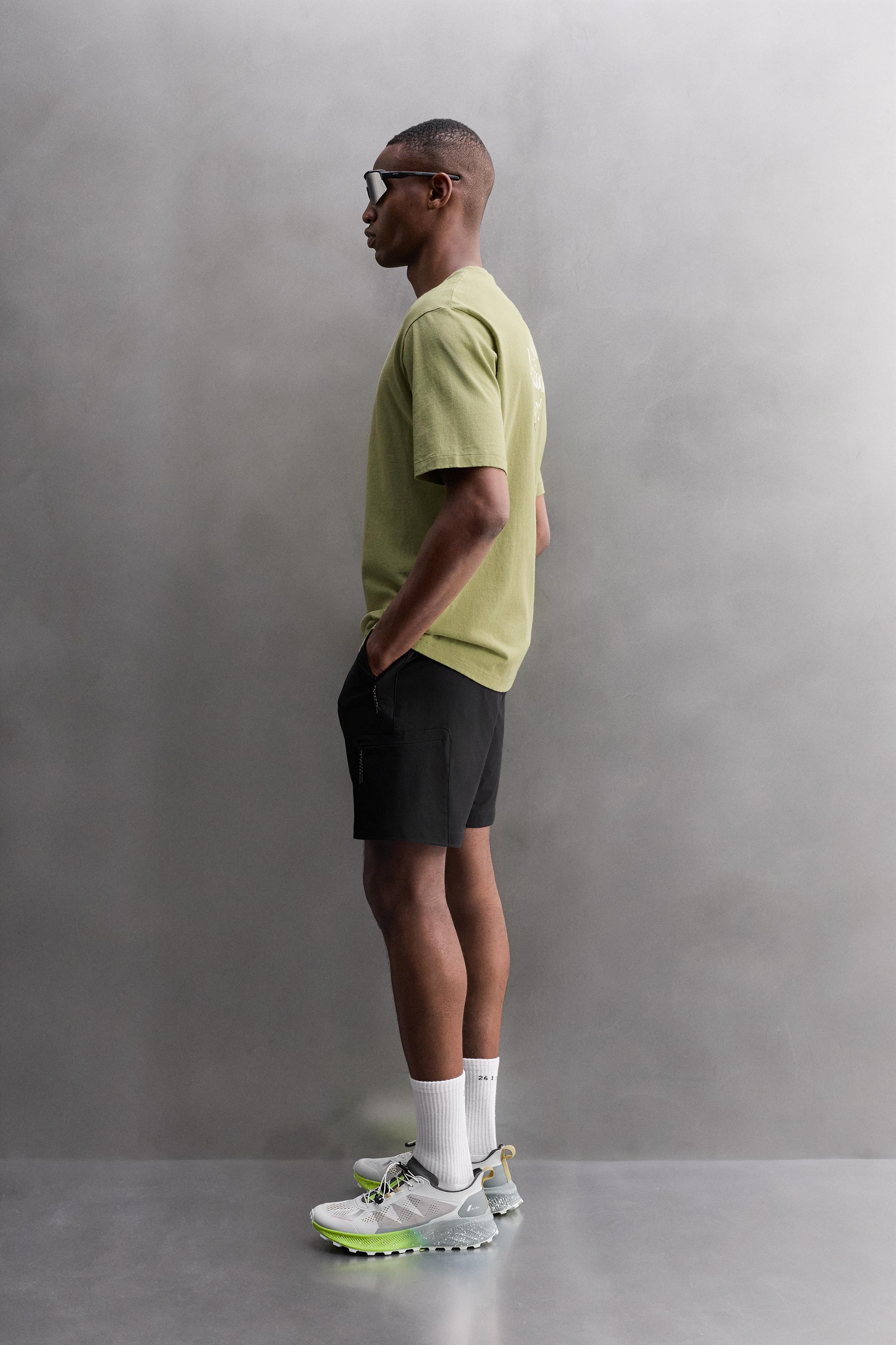 GRAPHIC PRINT T-SHIRT