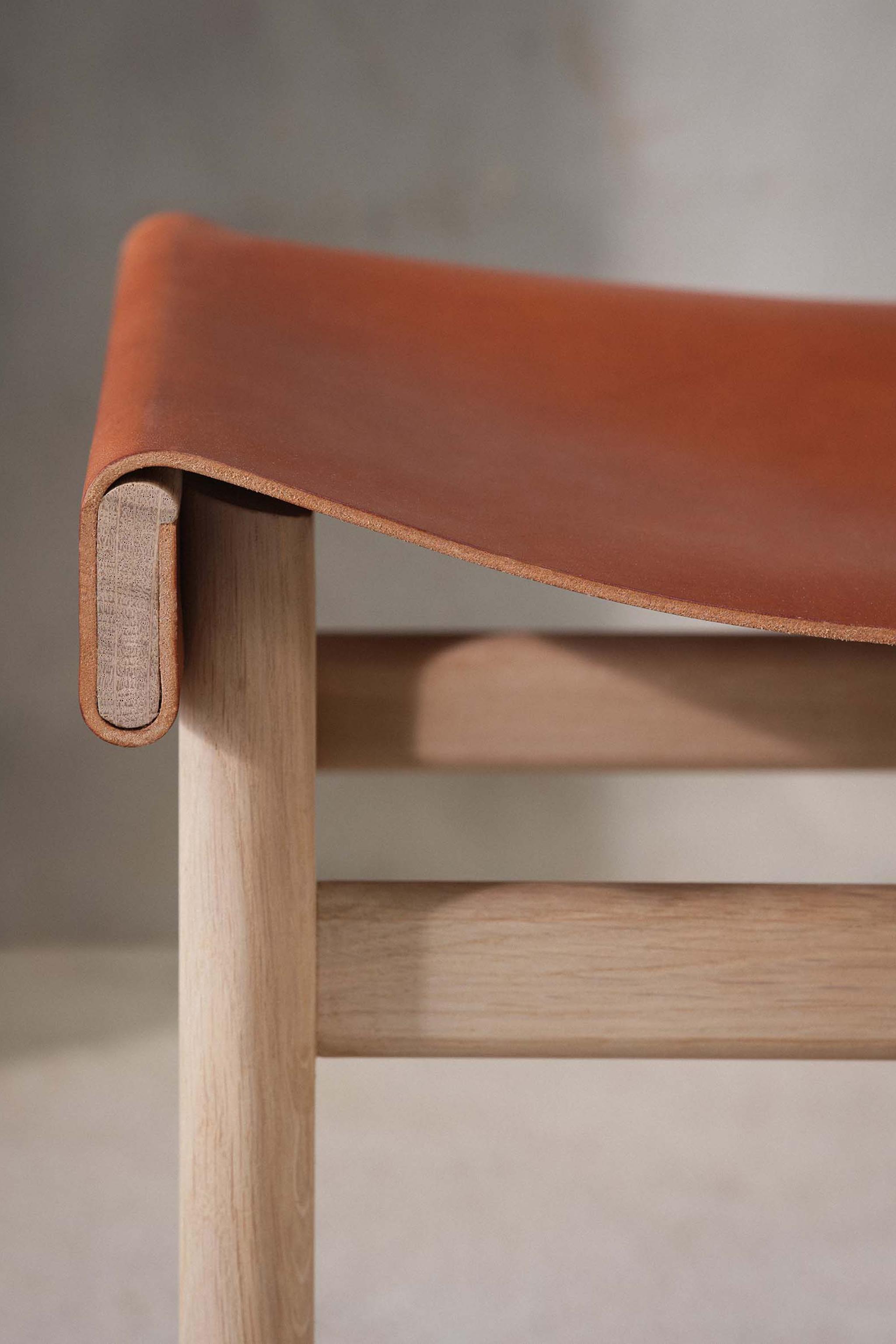 STOOL 01