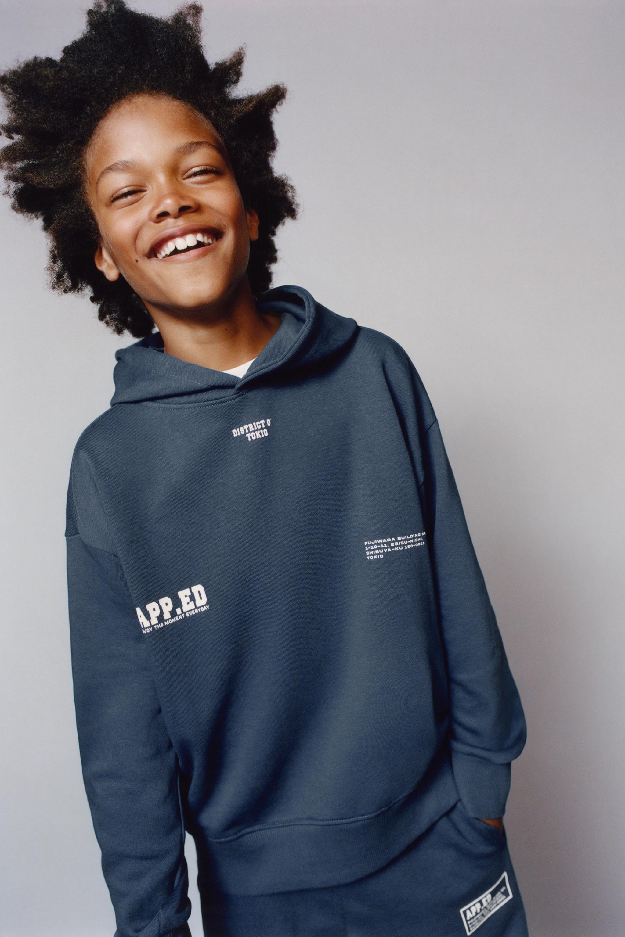 TEXT HOODED SWEATSHIRT AND JOGGER PANTS SET