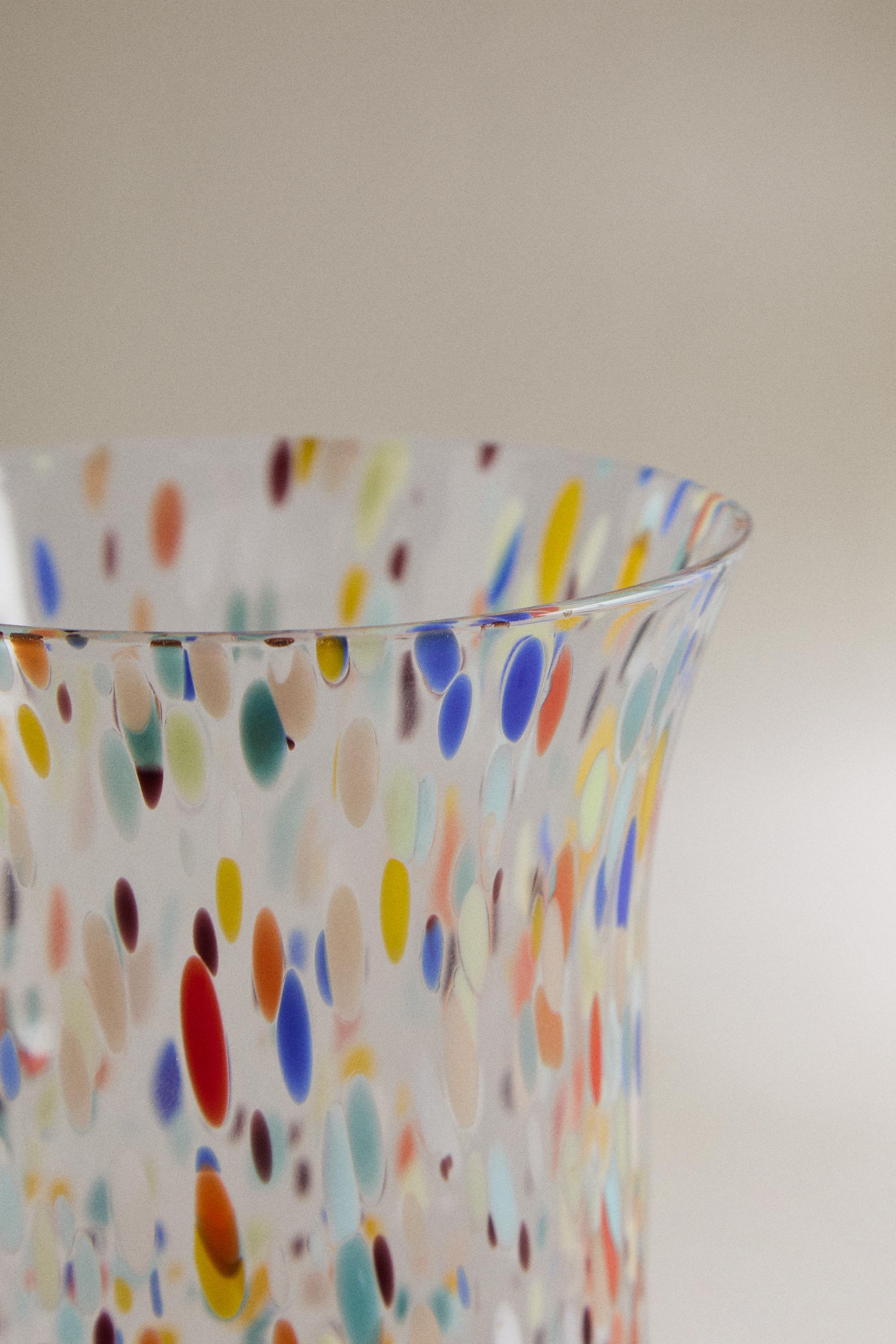 BLOWN GLASS TUMBLER WITH SPECKLED DESIGN