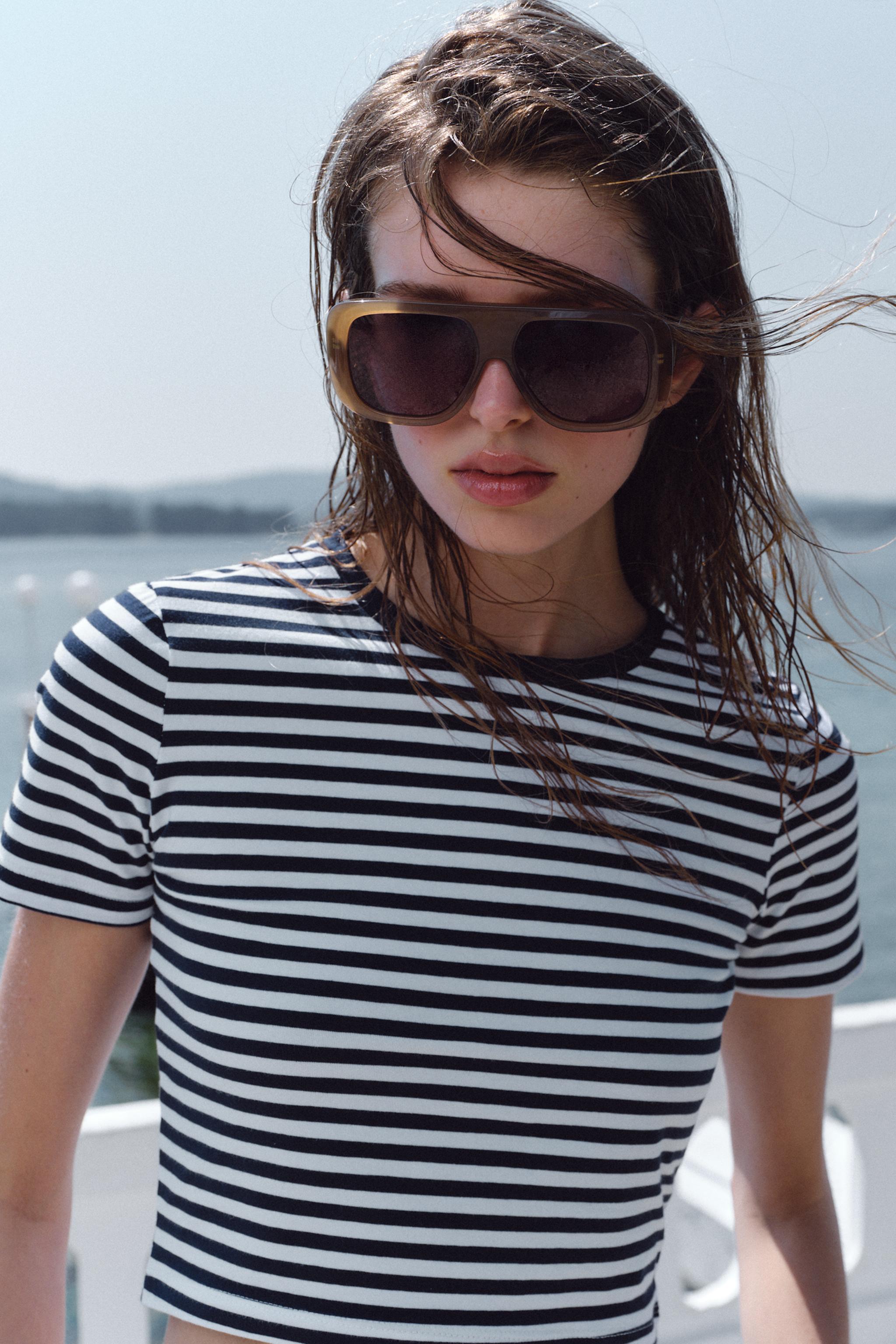 CROPPED STRETCH T-SHIRT