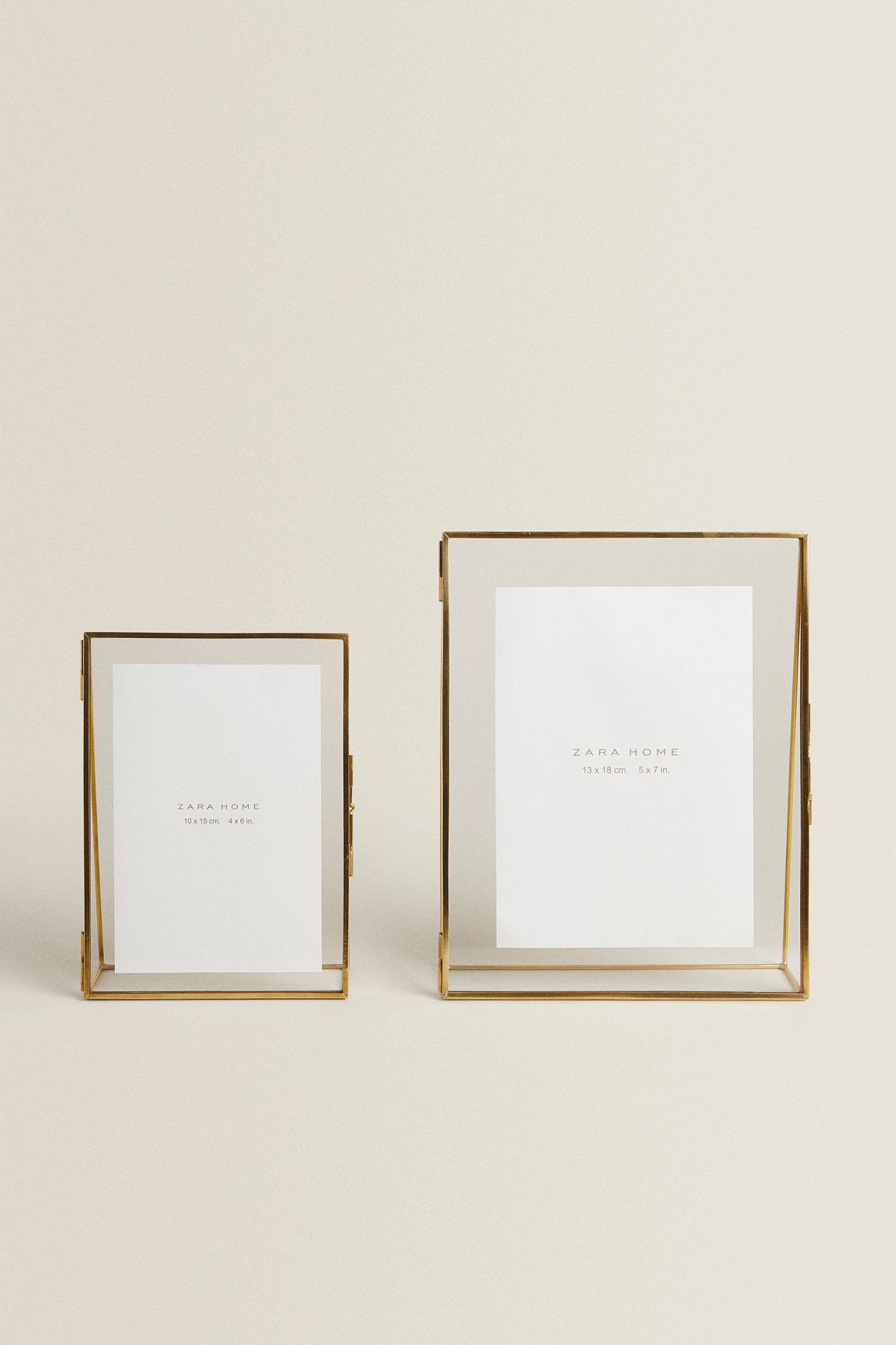 TRIANGULAR STRUCTURE PICTURE FRAME