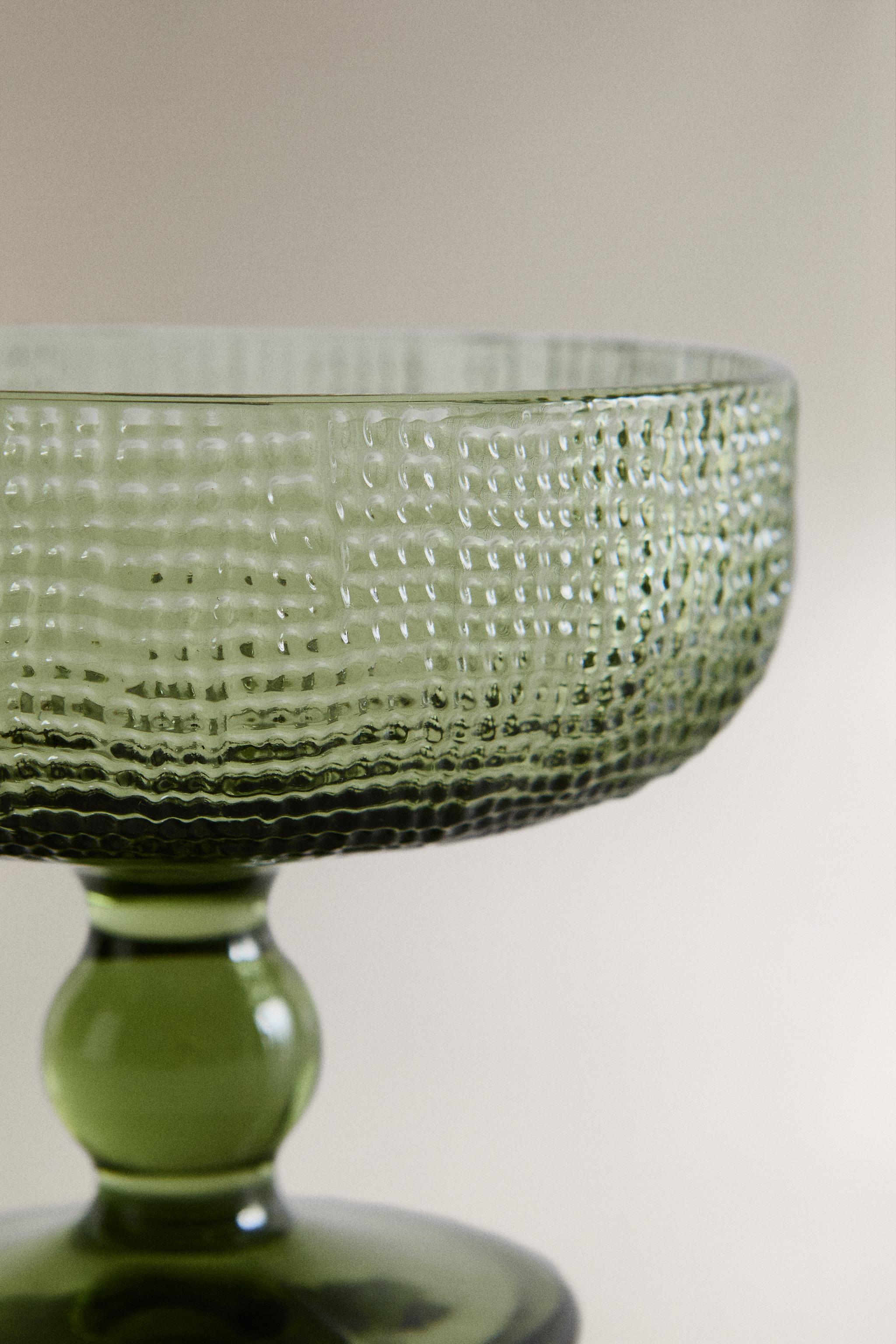 ICE-CREAM CUP GLASS WITH RAISED DESIGN