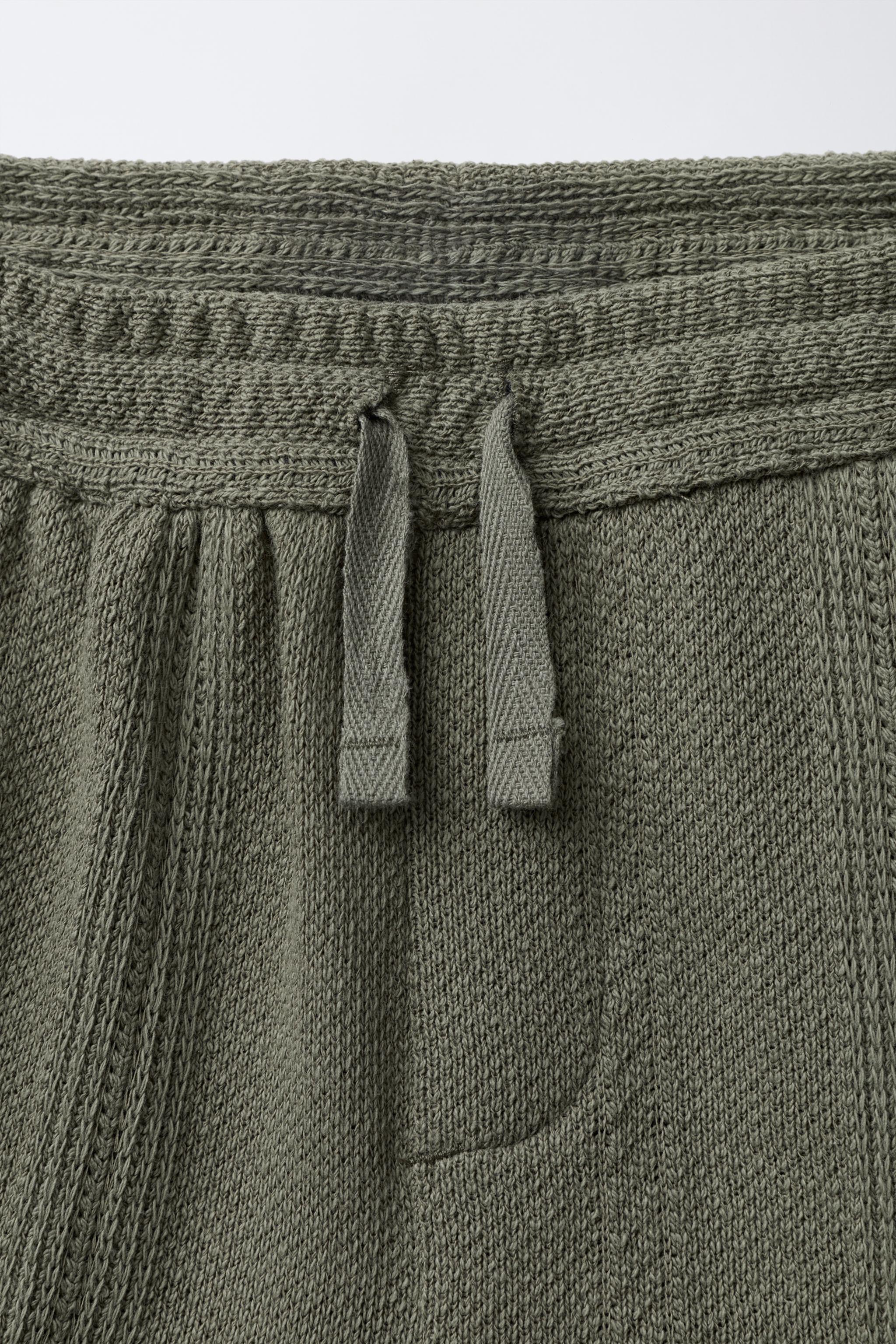 TEXTURED STRAIGHT SHORTS