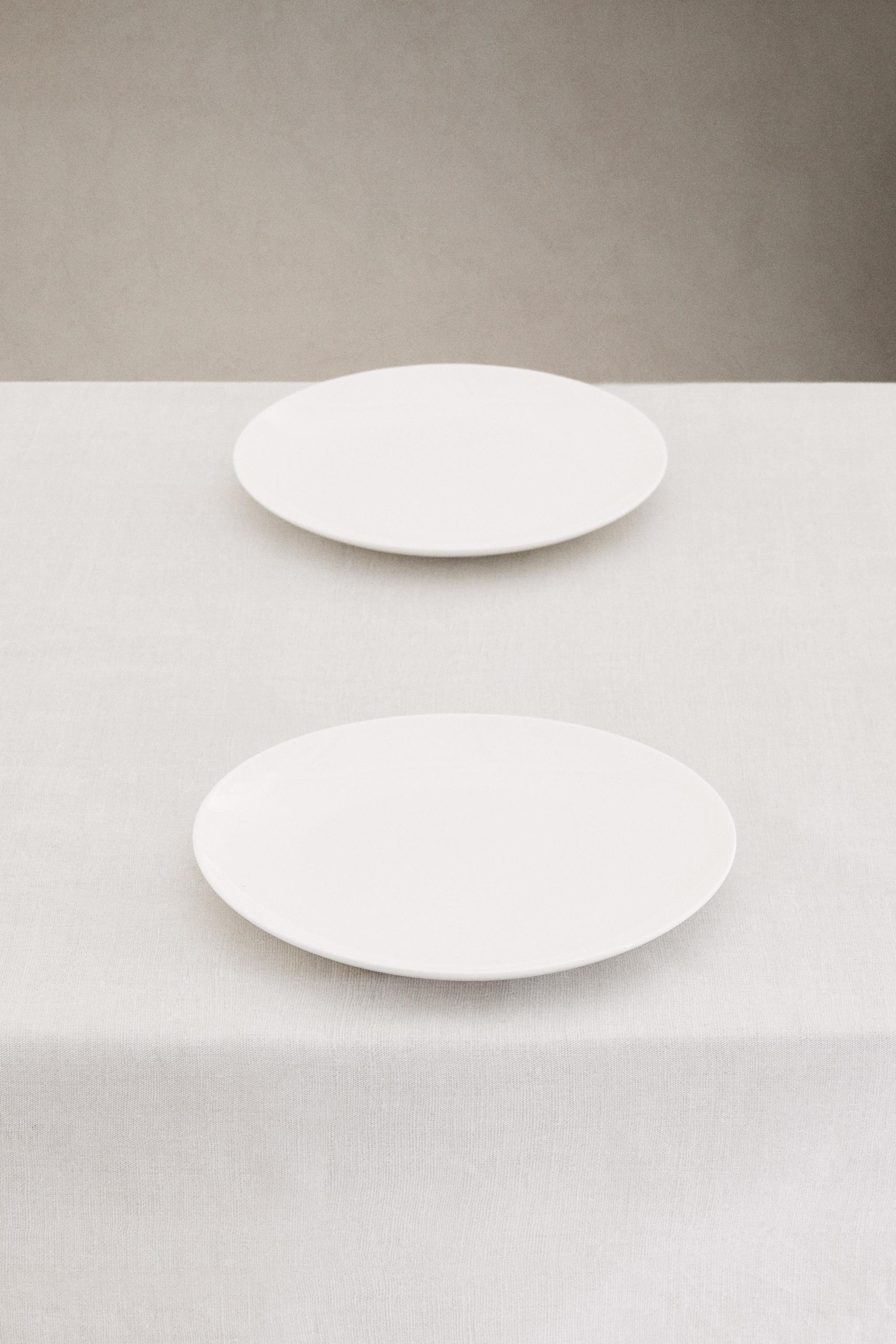 RESIN-COATED COTTON TABLECLOTH WITH OVERLOCK STITCHING