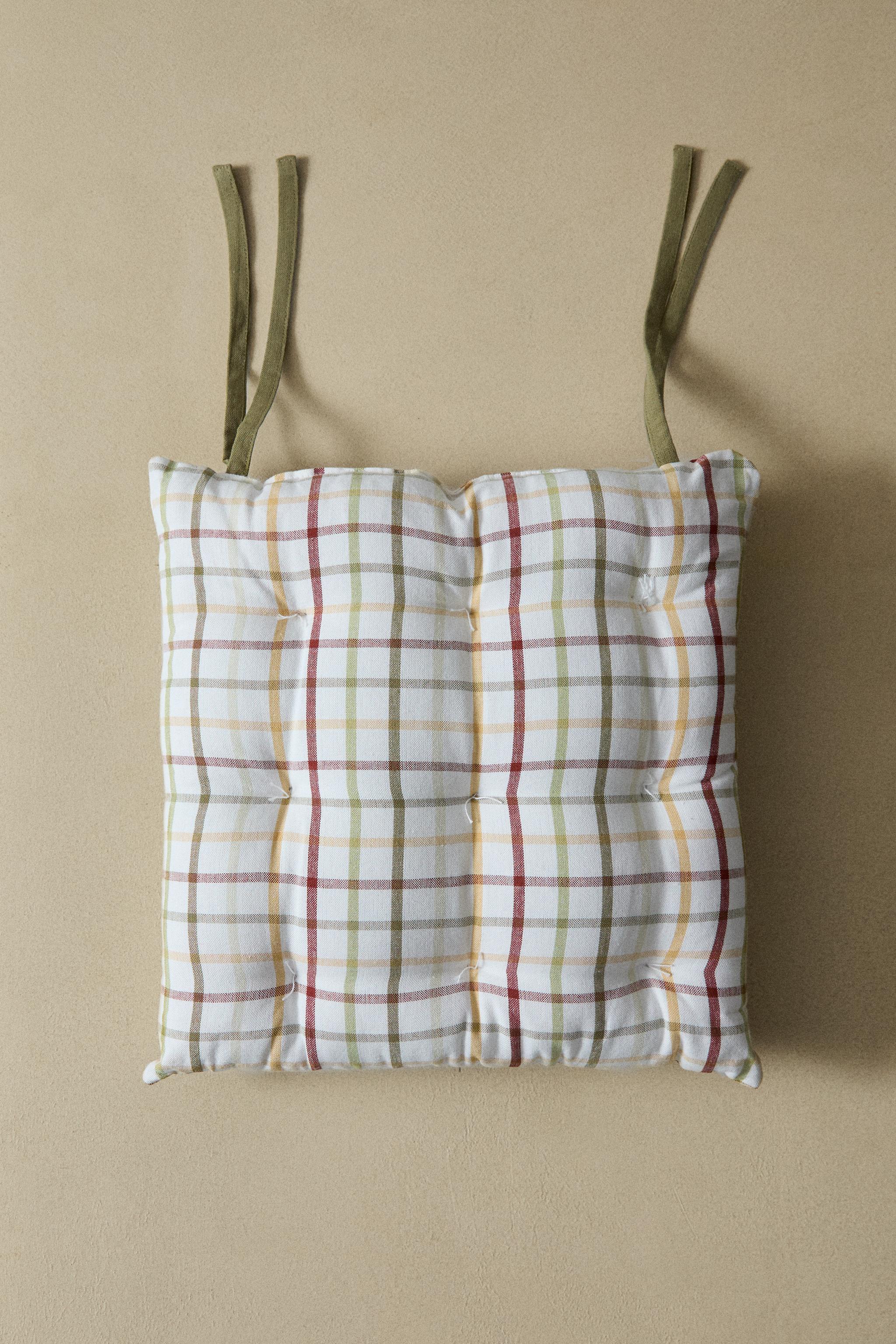 DYED THREAD SEAT CUSHION