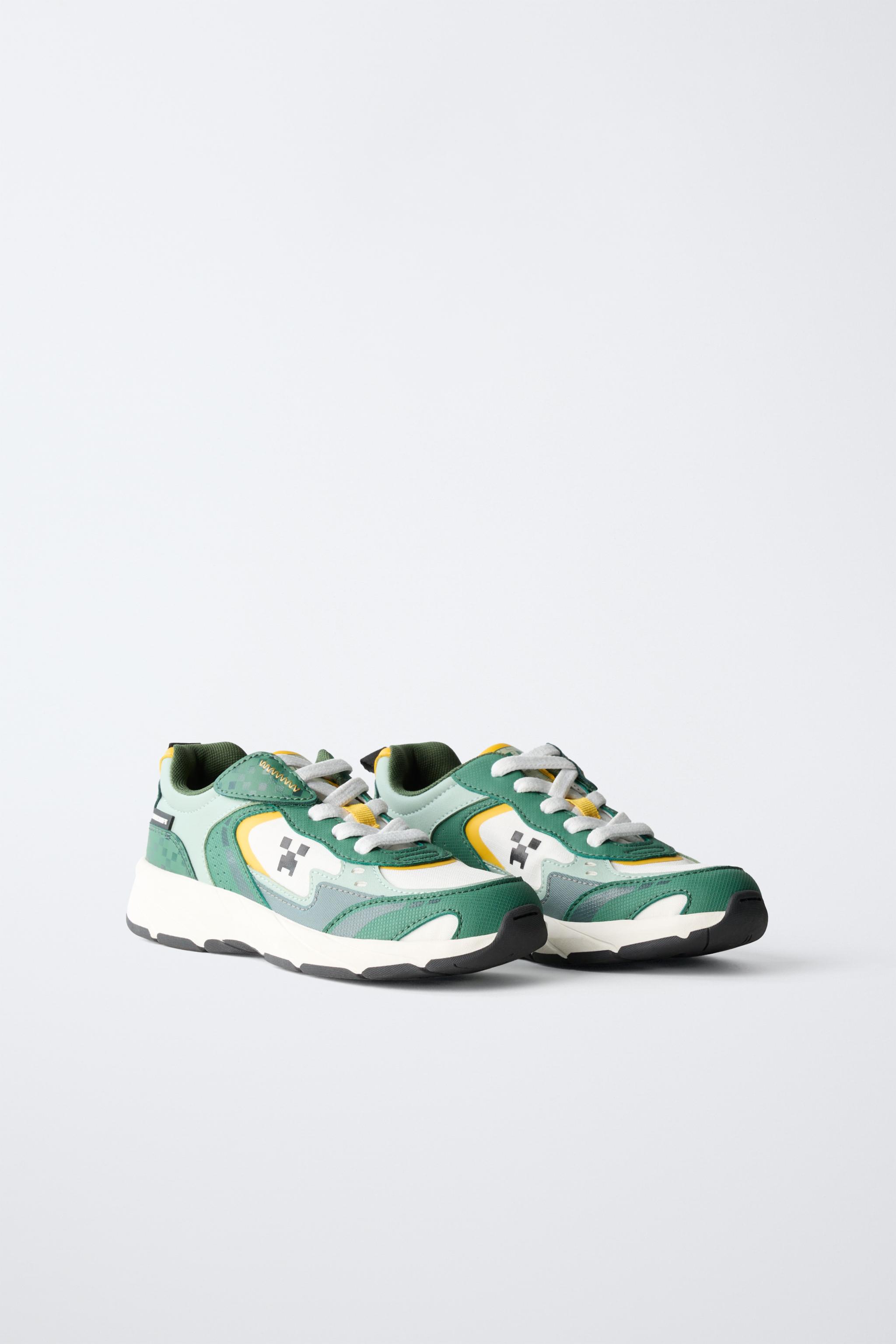 MINECRAFT © MOJANG AB. ™ SNEAKERS