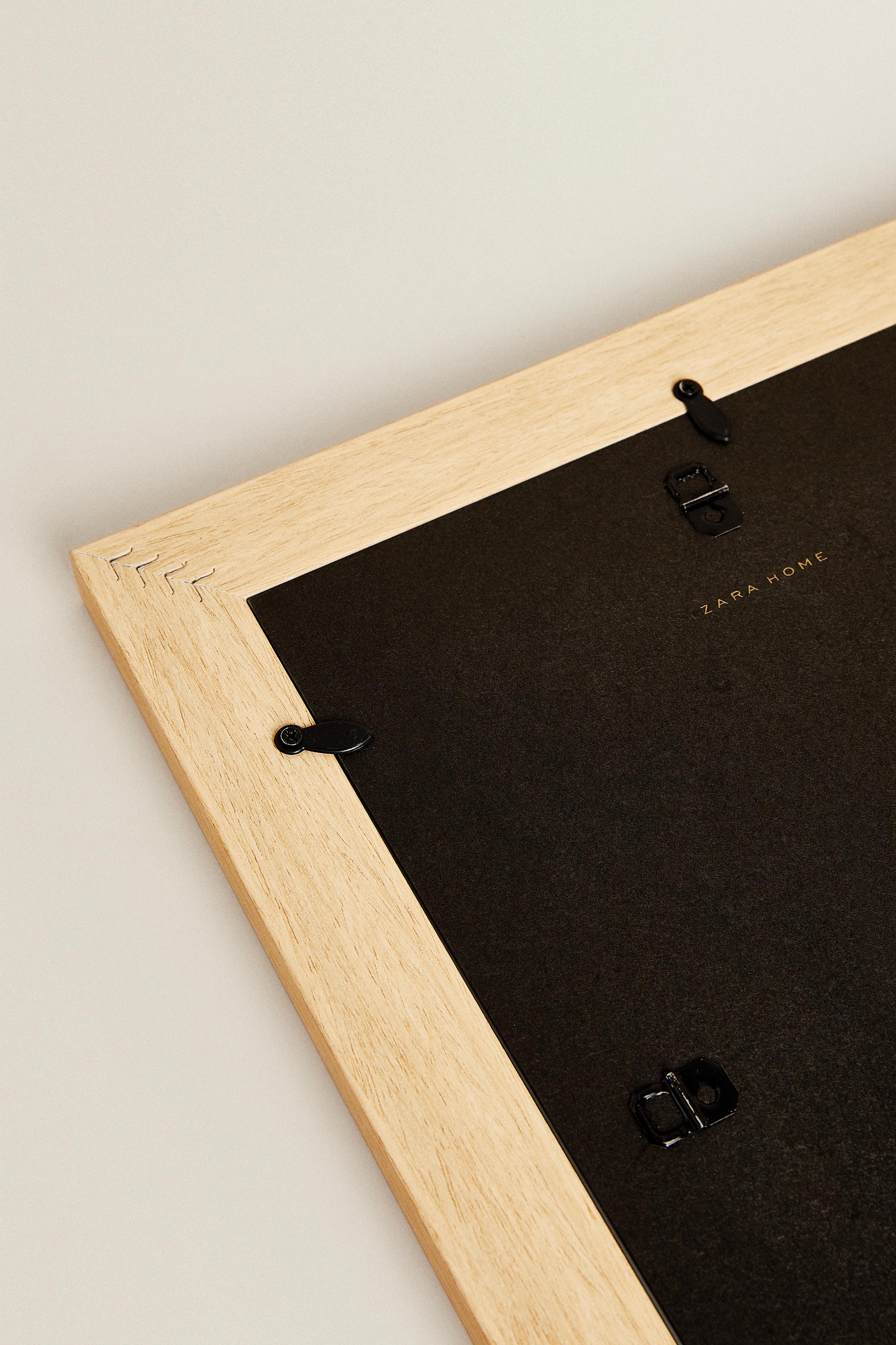 CONTRAST WOODEN PICTURE FRAME