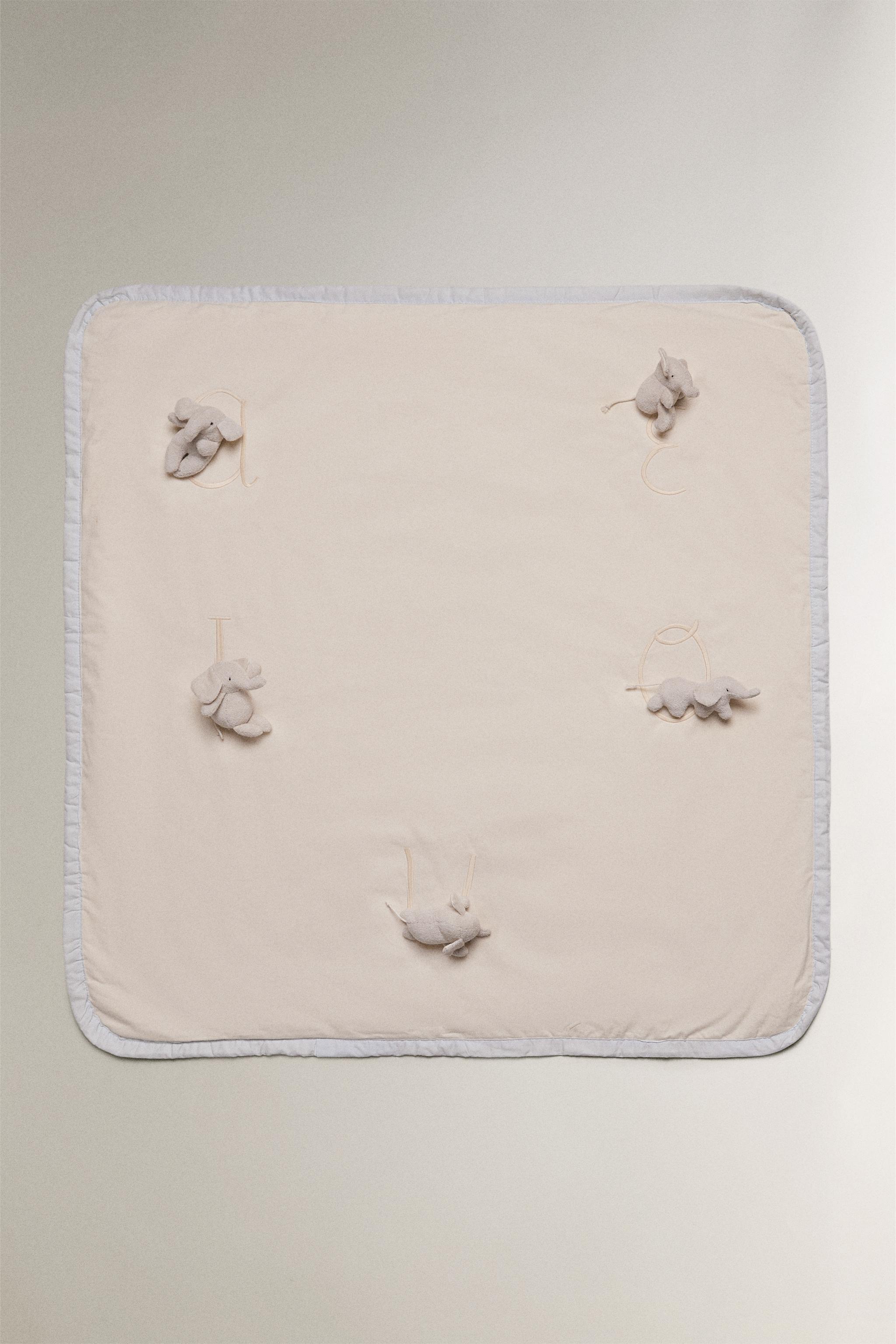 CHILDREN'S PLAY BLANKET WITH ELEPHANTS