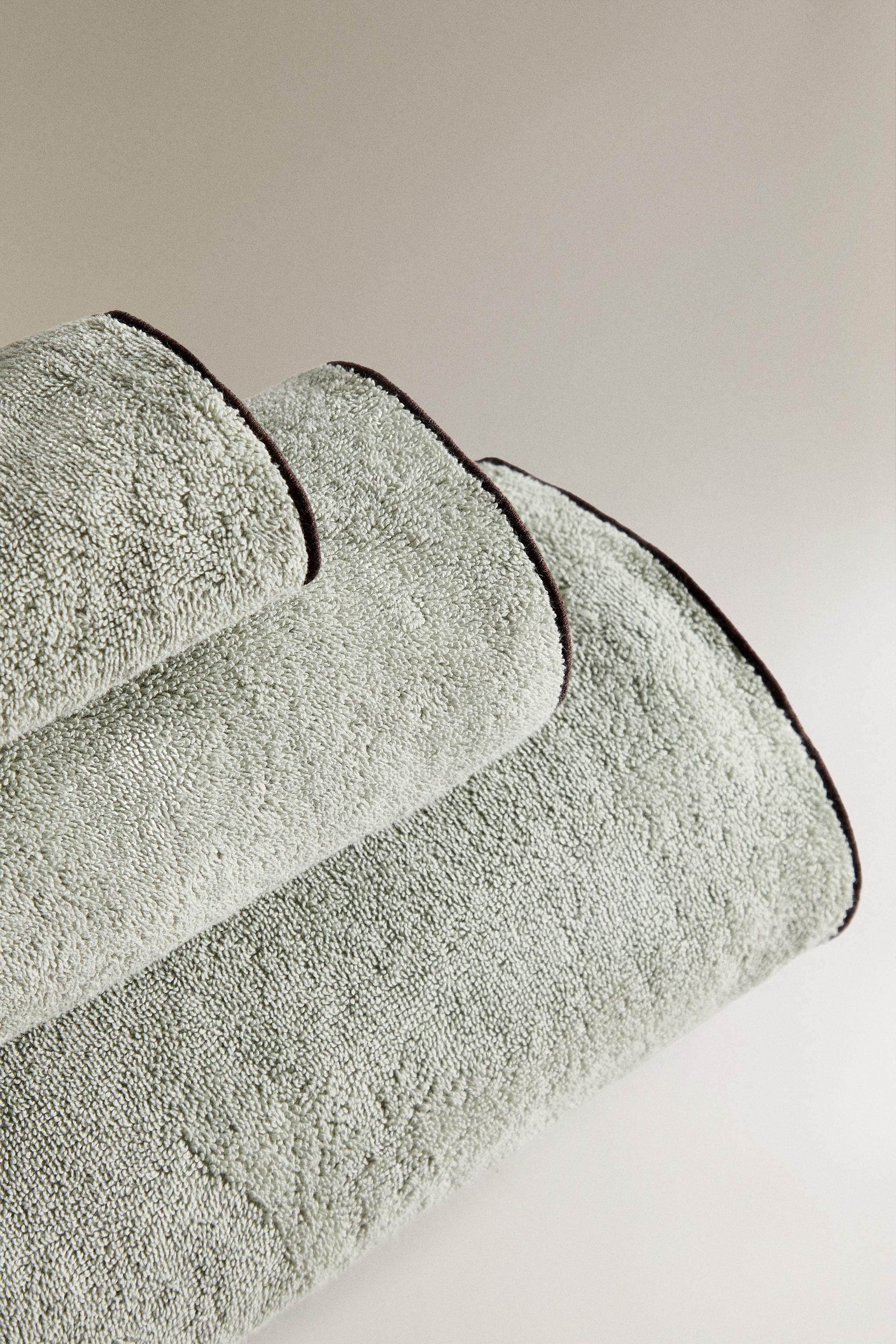 OVERLOCK COTTON BATH TOWEL