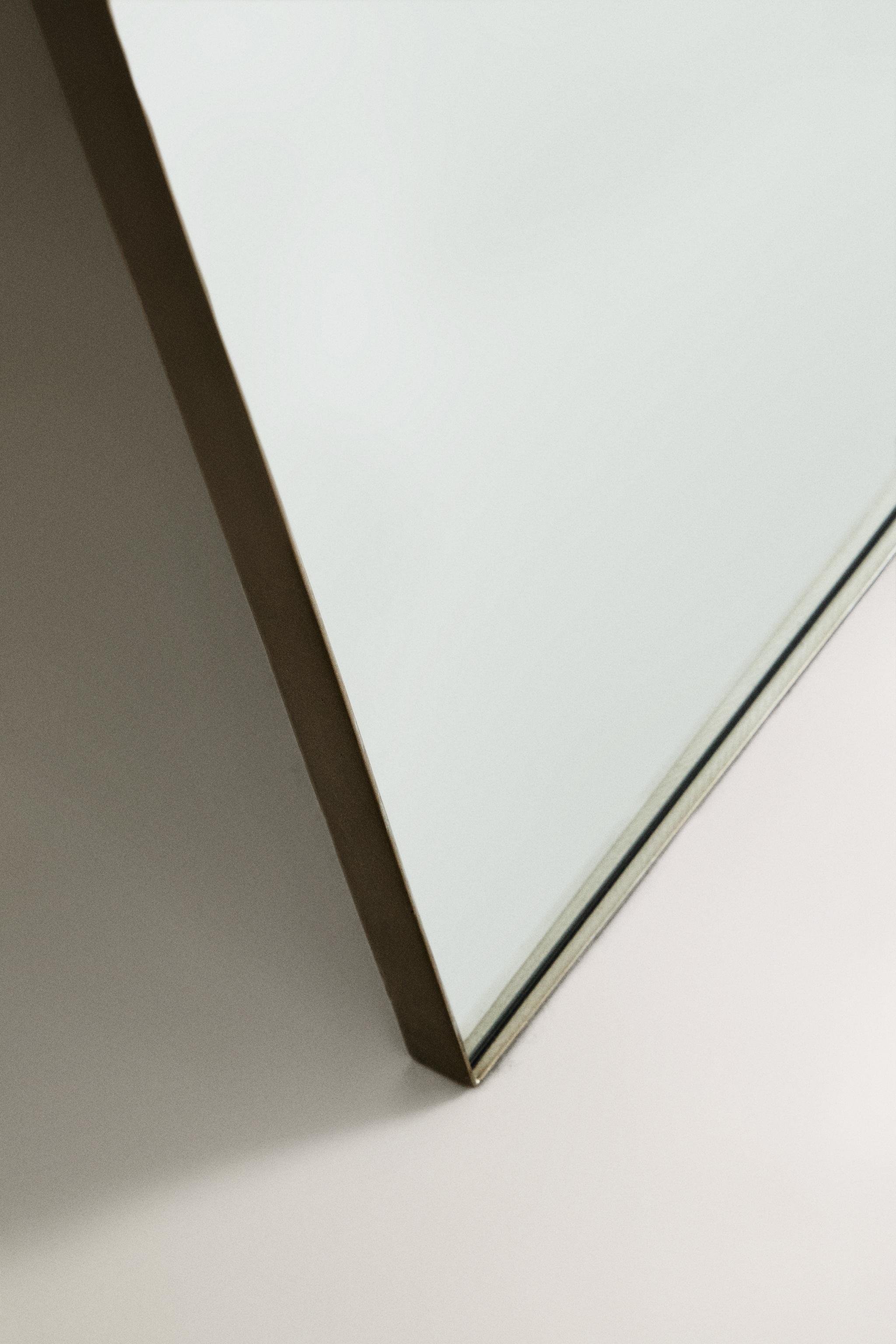 WALL MIRROR WITH SILVER FRAME