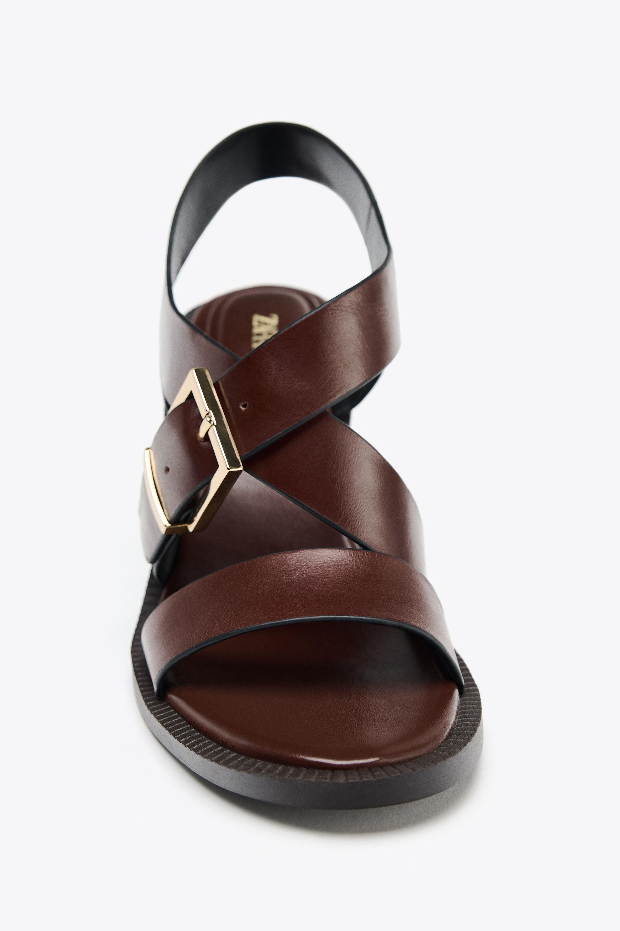 LEATHER BUCKLE HEELED SANDALS