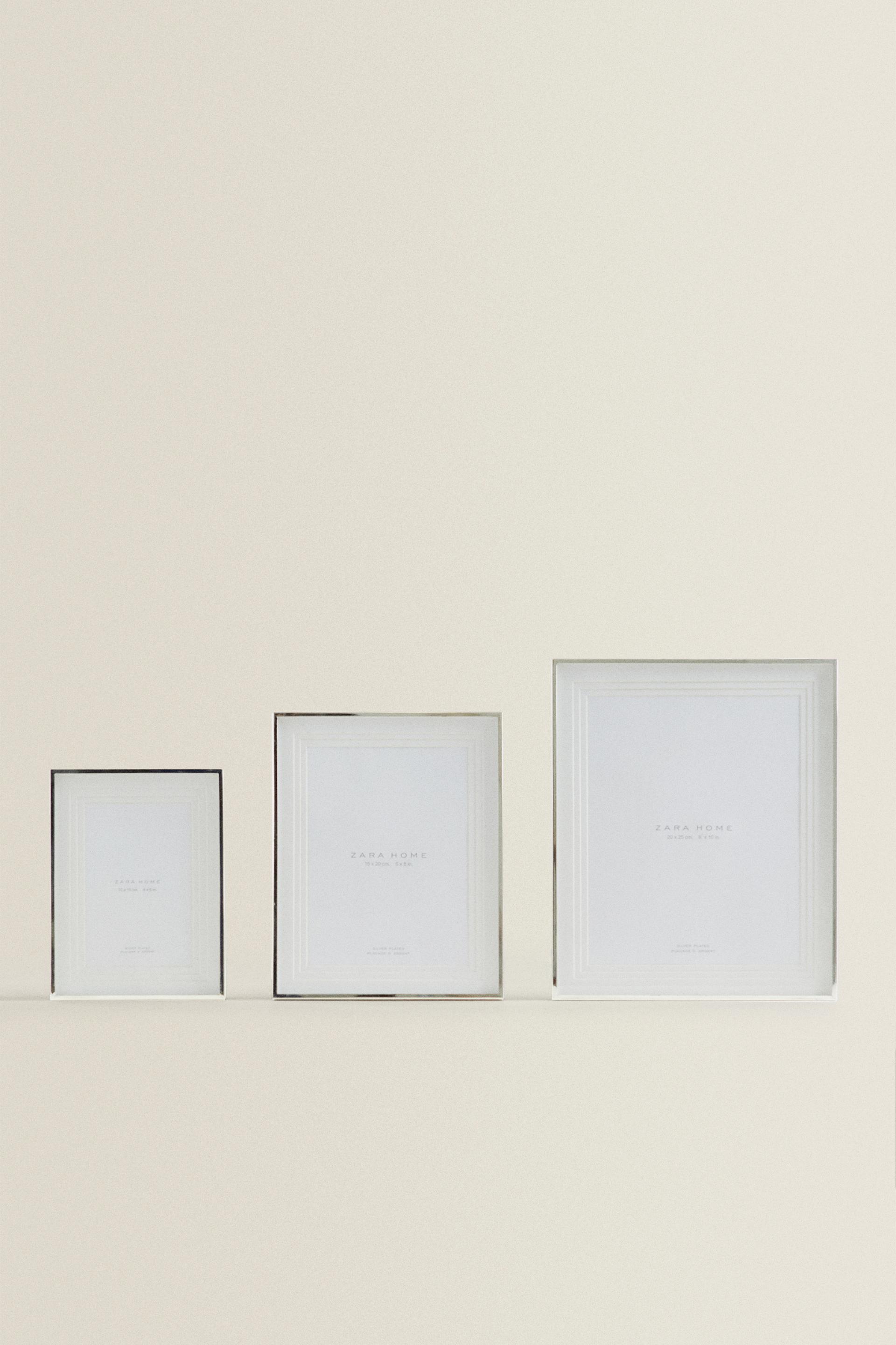 METAL PICTURE FRAME WITH A TIERED PASSE-PARTOUT