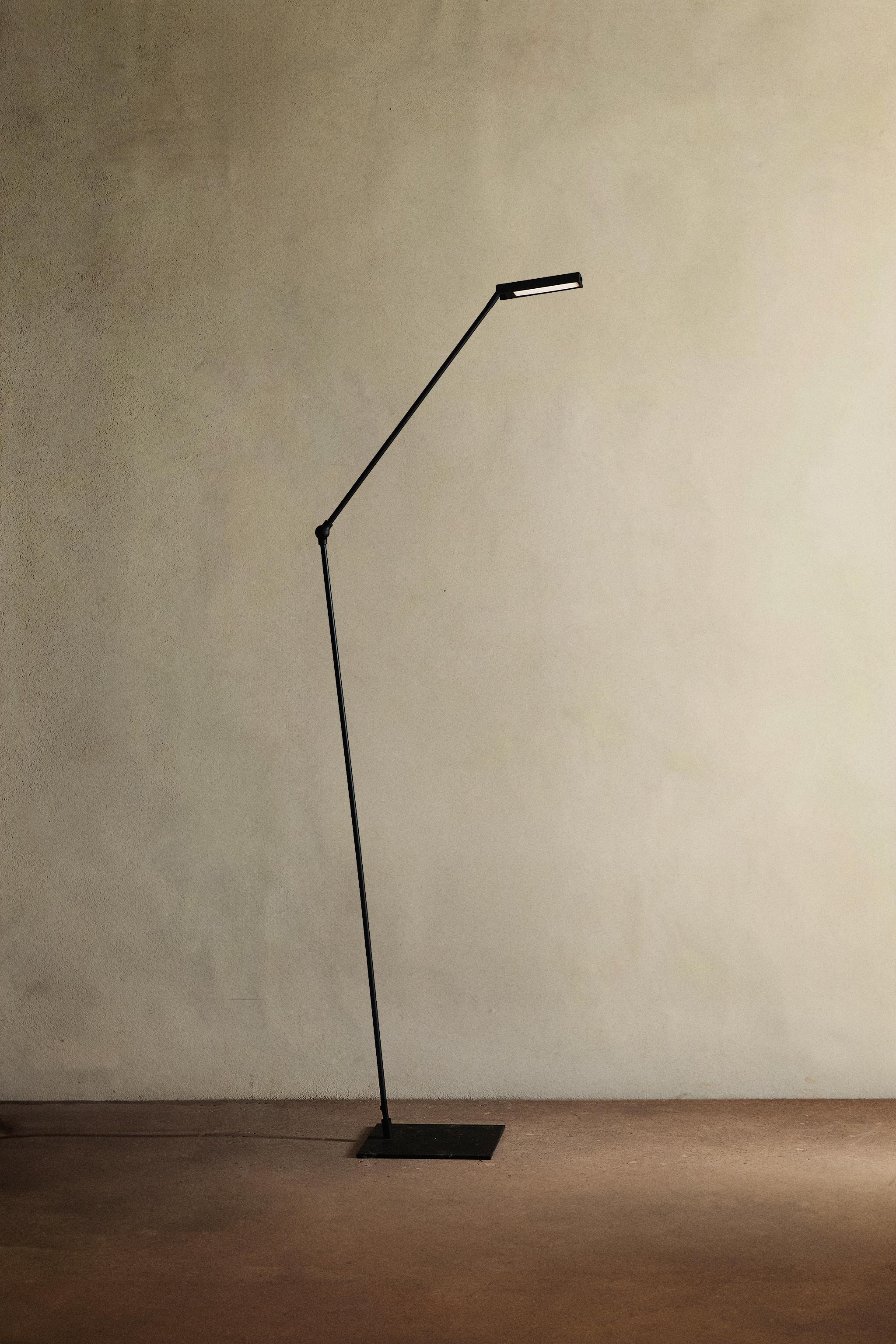 LED METAL STEM DESK LAMP