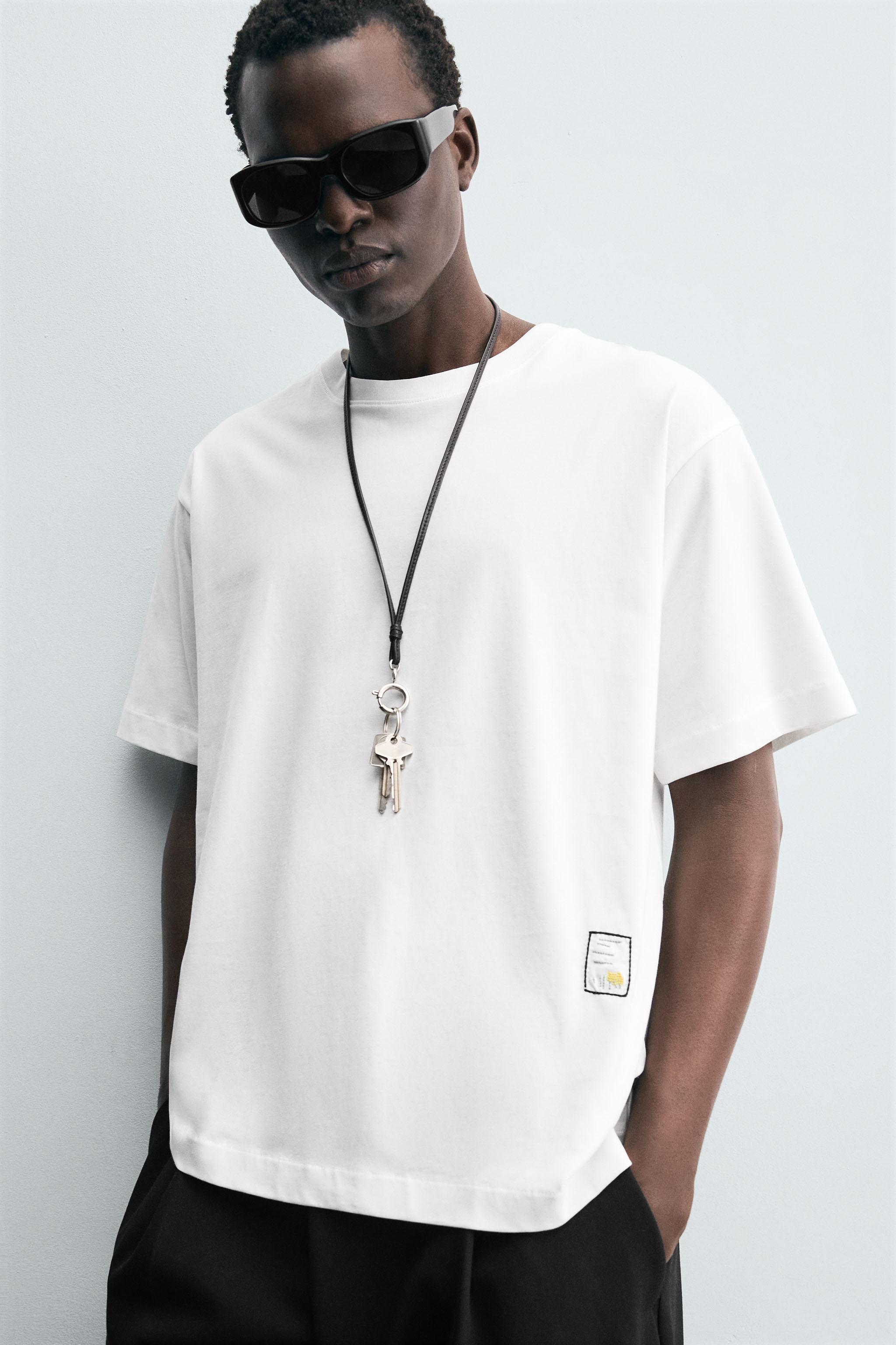 CONTRAST PATCH T-SHIRT