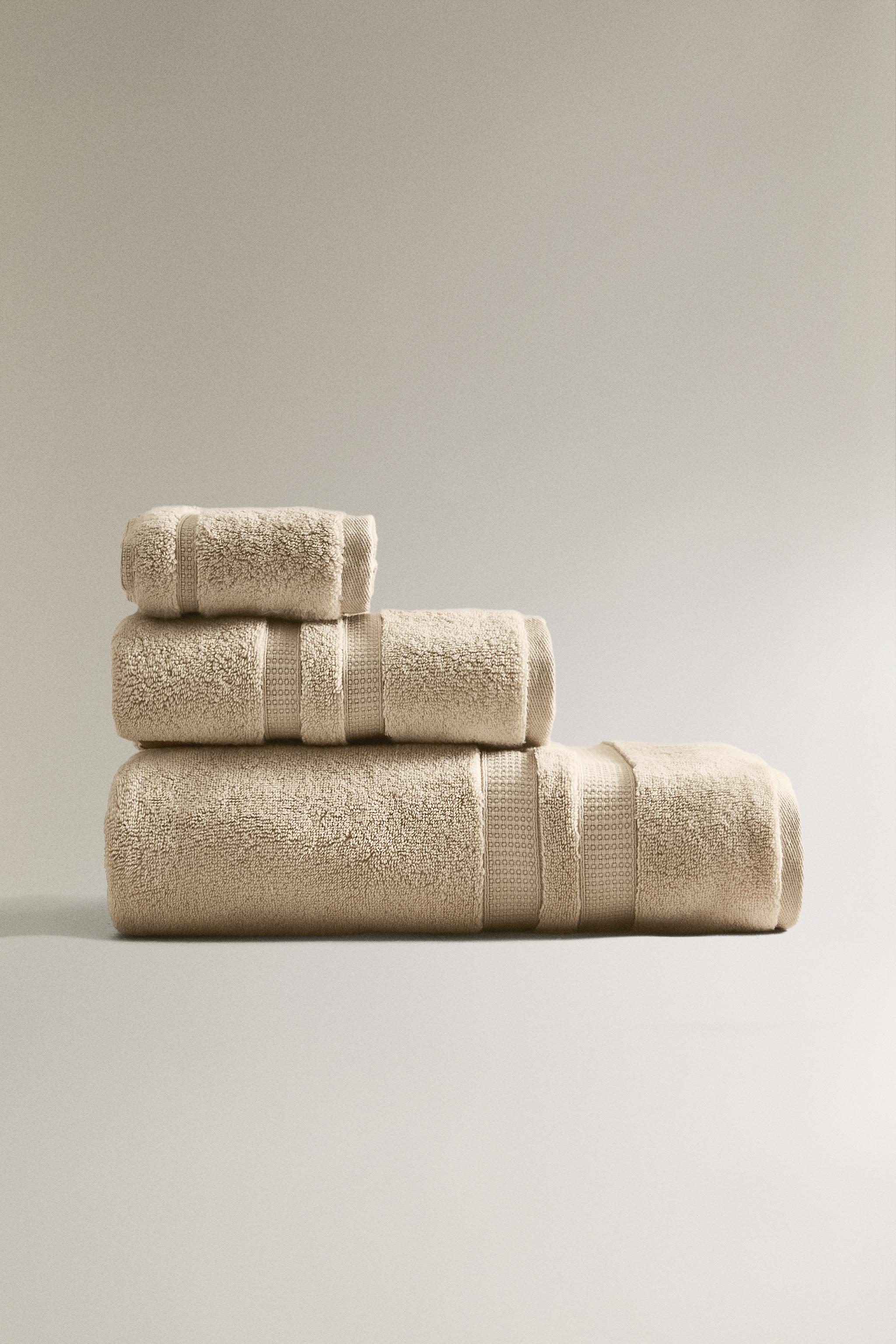 EXTRA SOFT DOUBLE BORDER BATH TOWEL