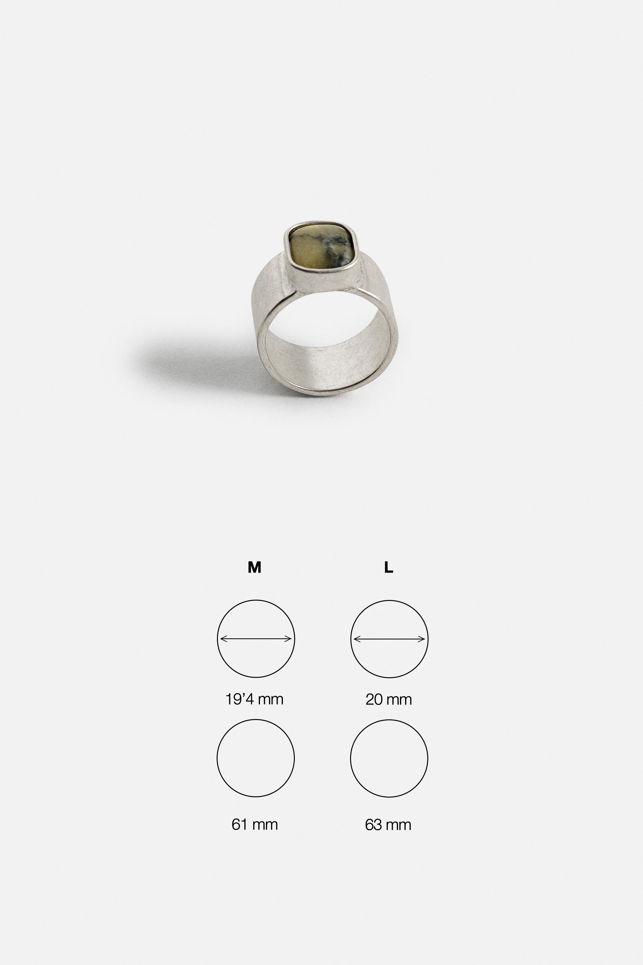 STONE SIGNET RING