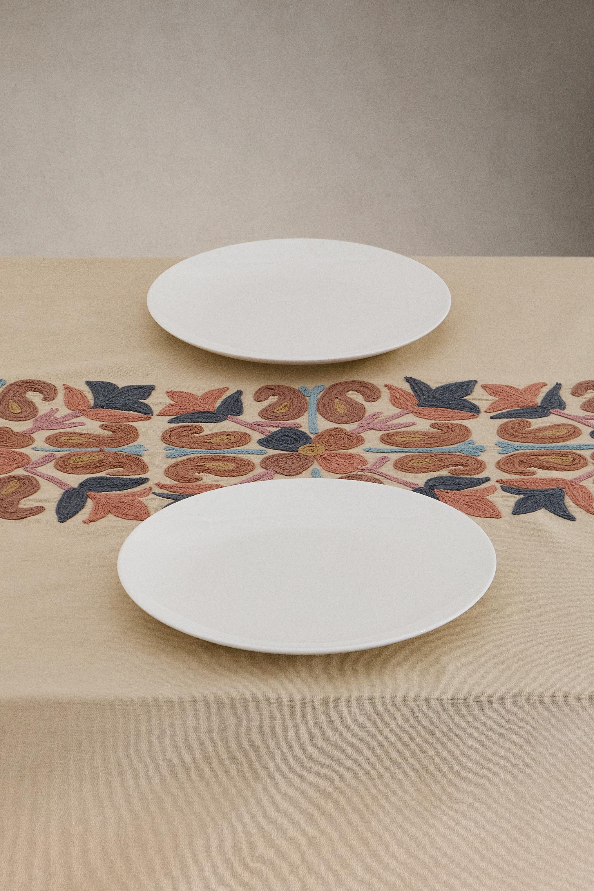 EMBROIDERED COTTON TABLECLOTH
