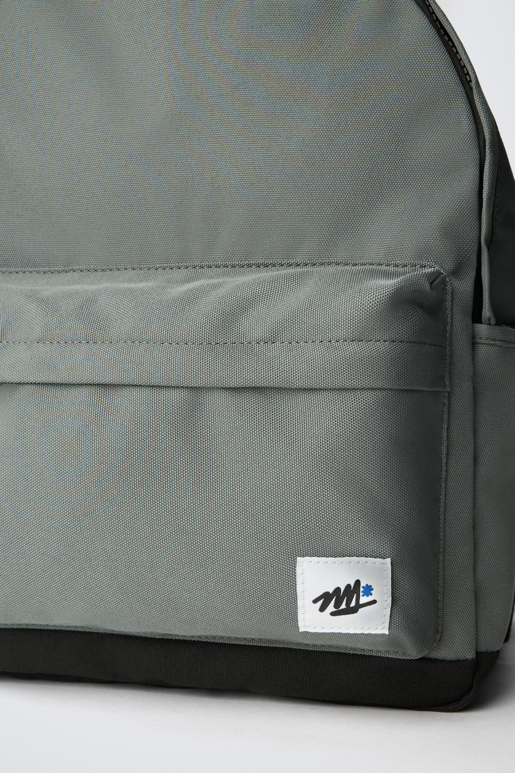 BASIC SCHOOL BACKPACK