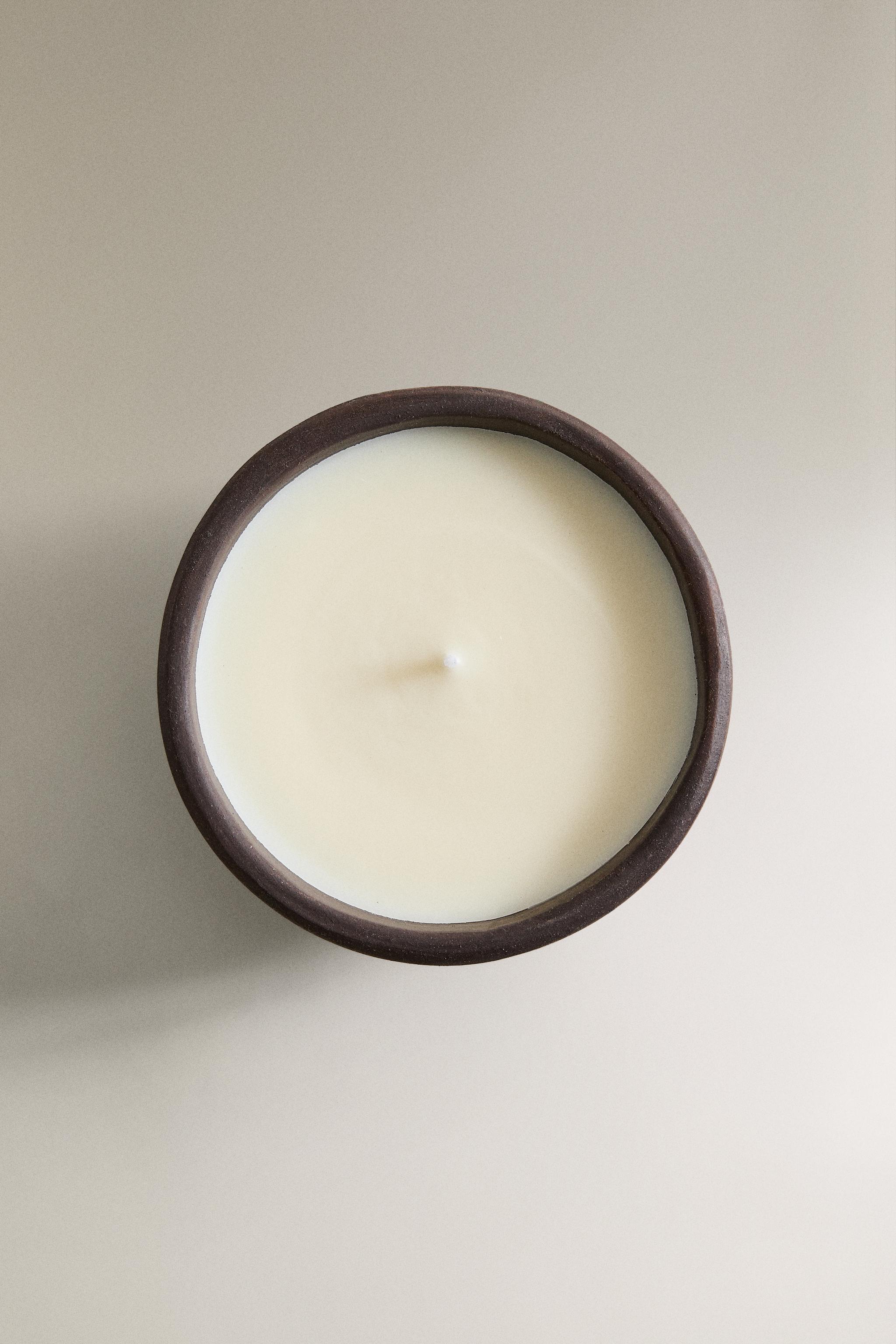 (220 GR) LEATHER AMBER SCENTED CANDLE