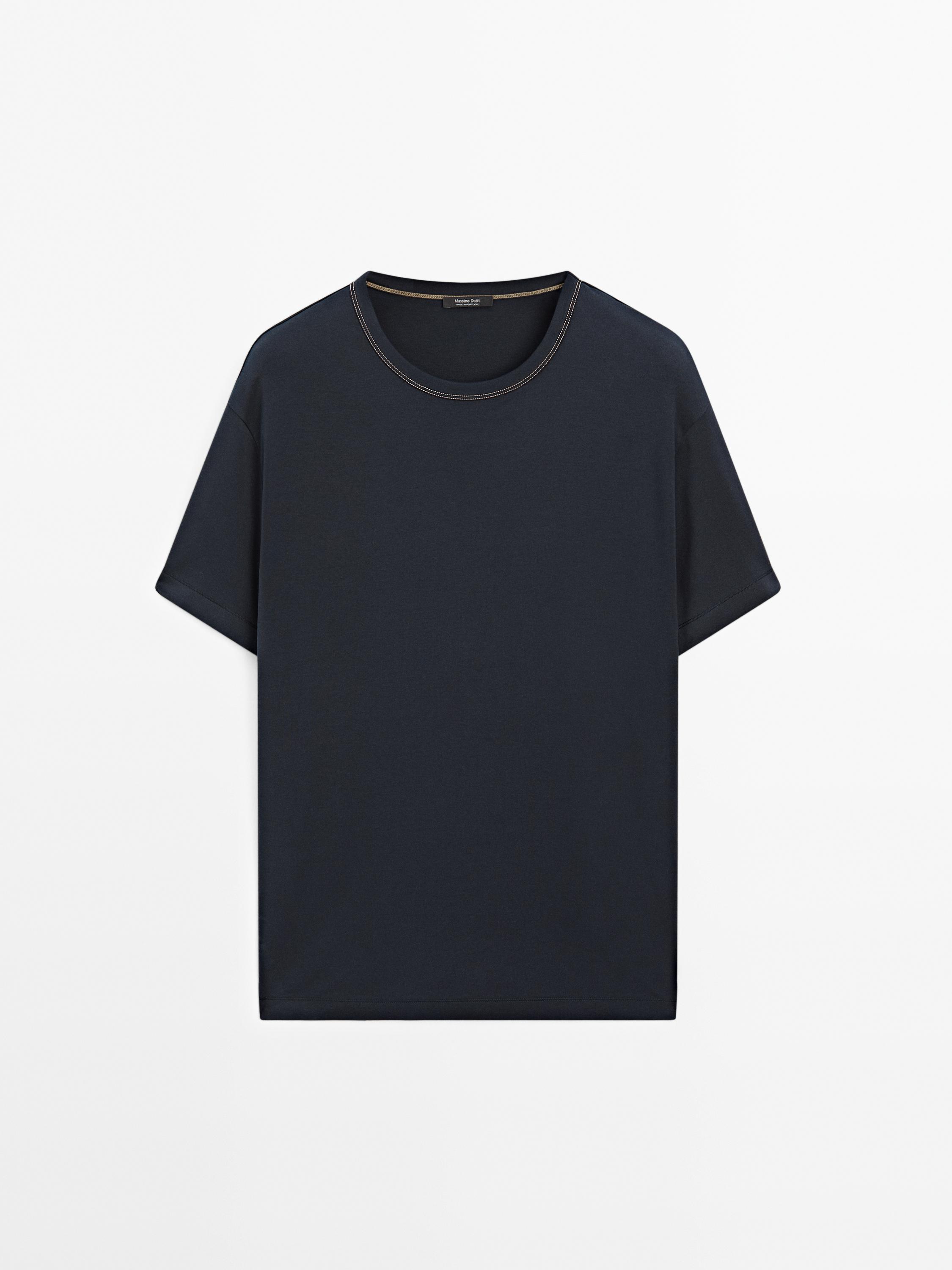 Short-sleeve T-shirt with contrast topstitching