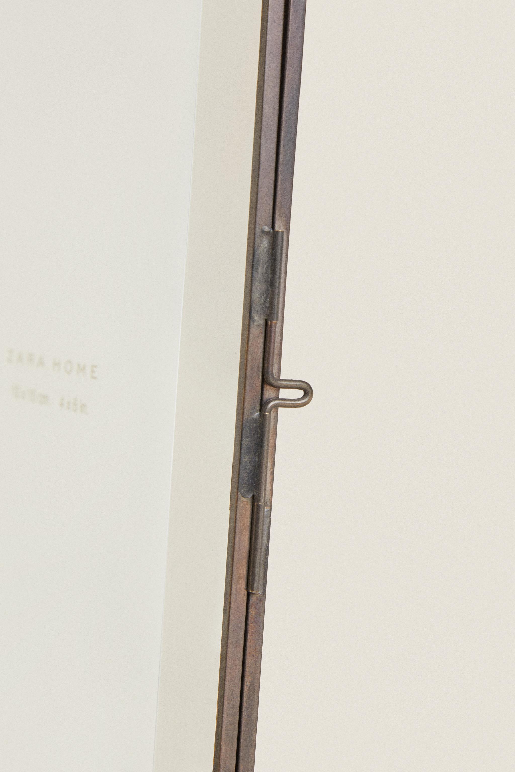 RECTANGULAR STRUCTURE PICTURE FRAME