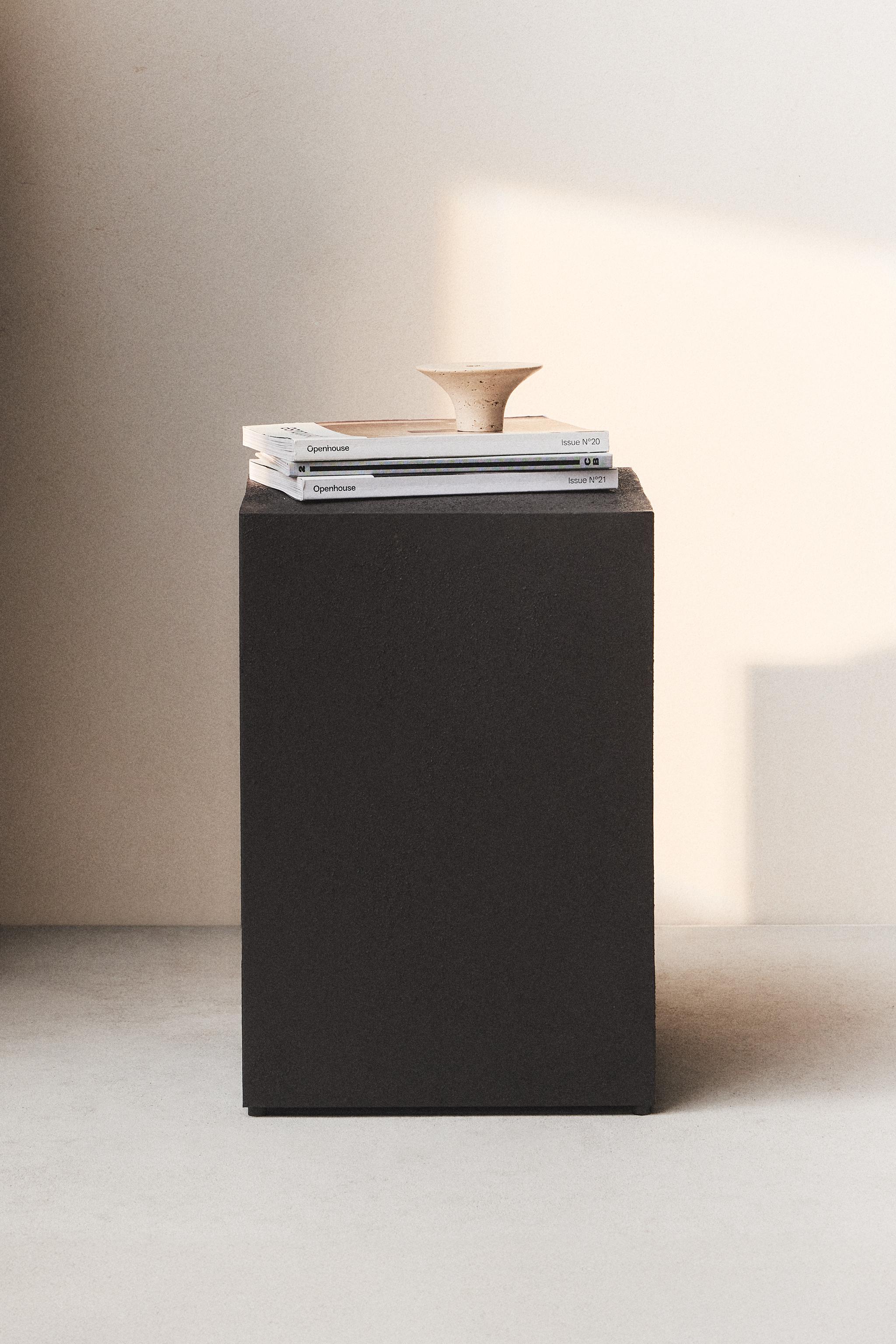 RECTANGULAR METAL PLINTH