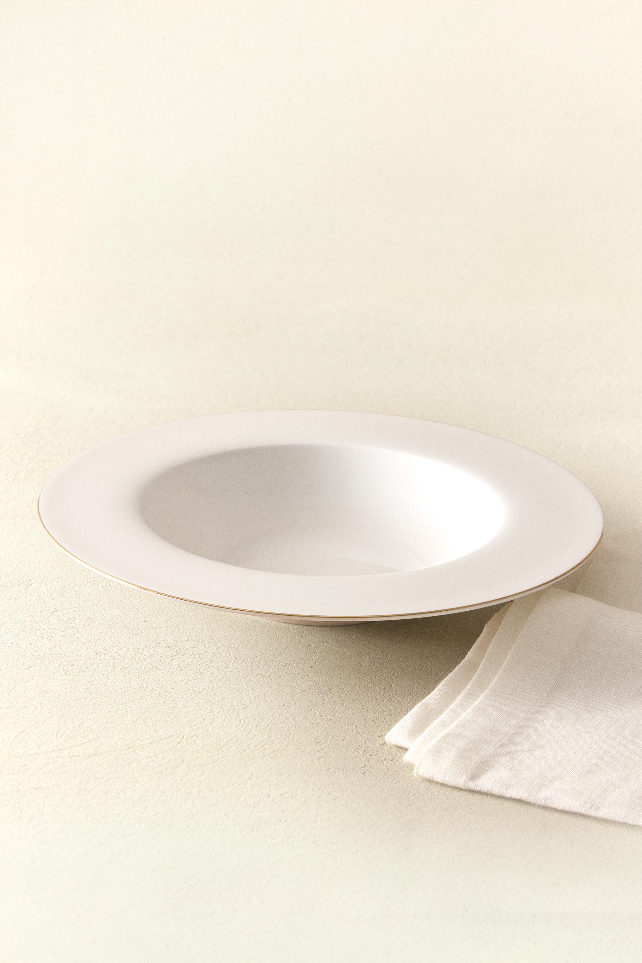 RIMMED BONE CHINA SOUP PLATE