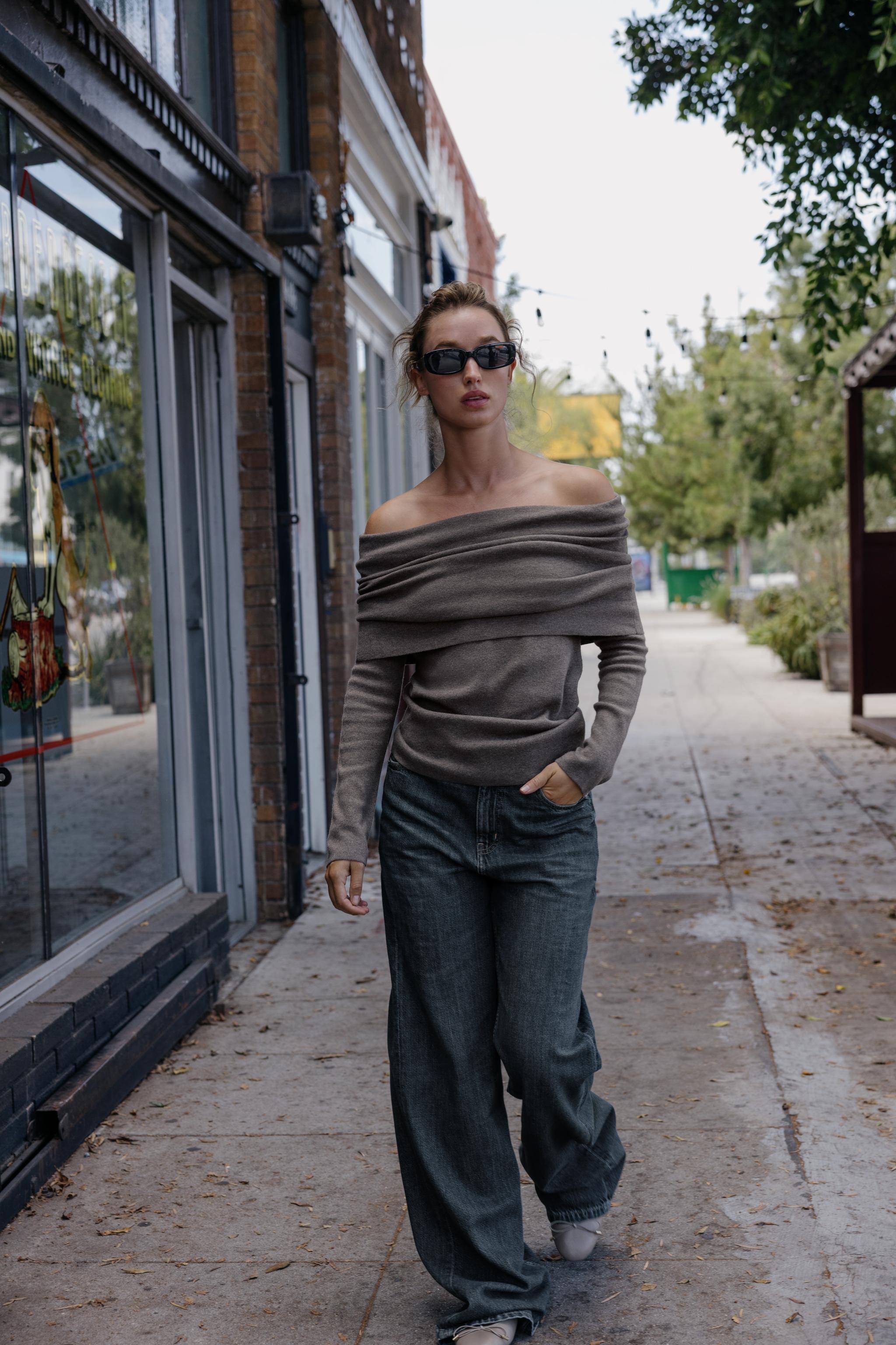 RUCHED STRAPLESS KNIT TOP