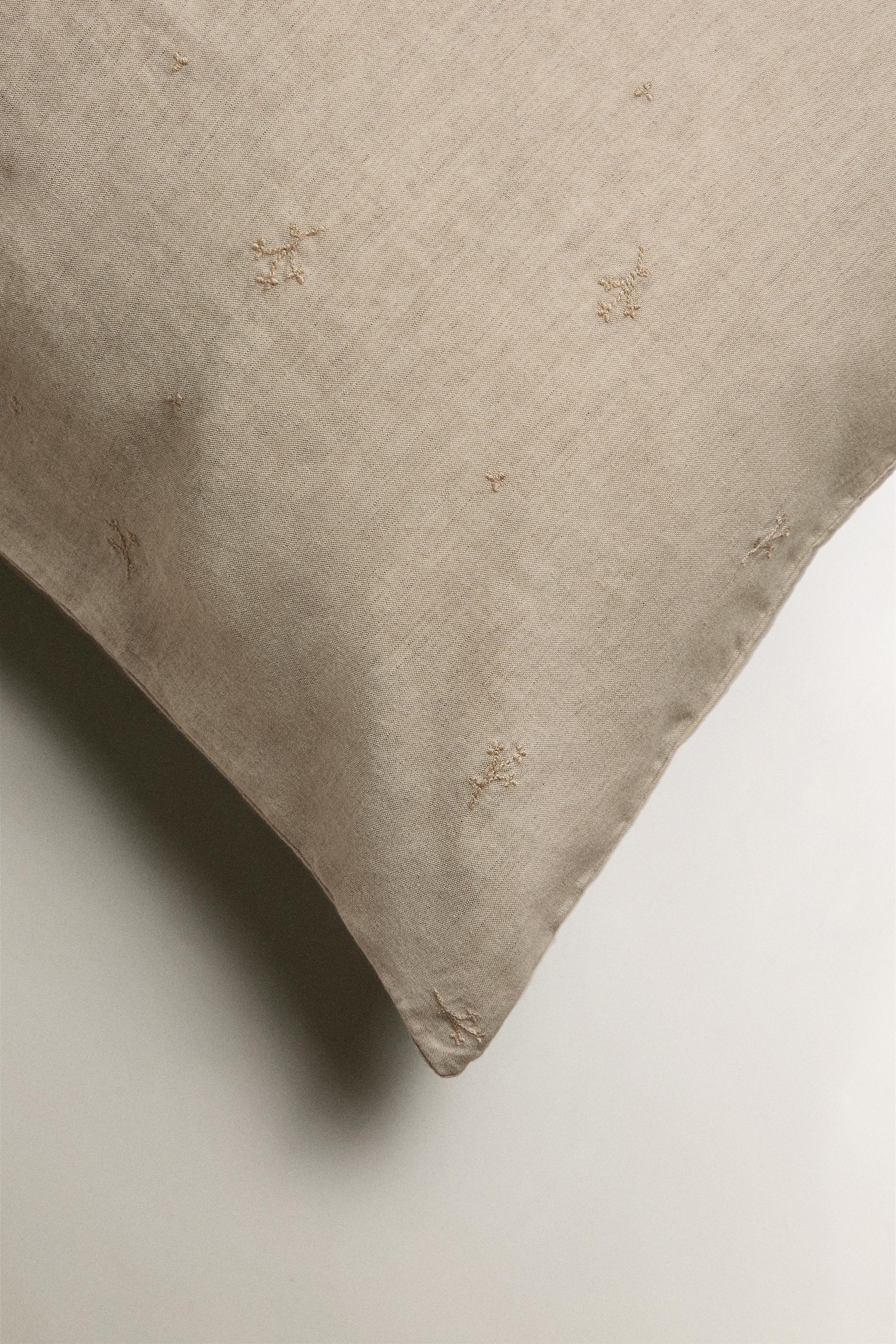 CHILDREN'S LINEN PILLOWCASE WITH FLORAL EMBROIDERY