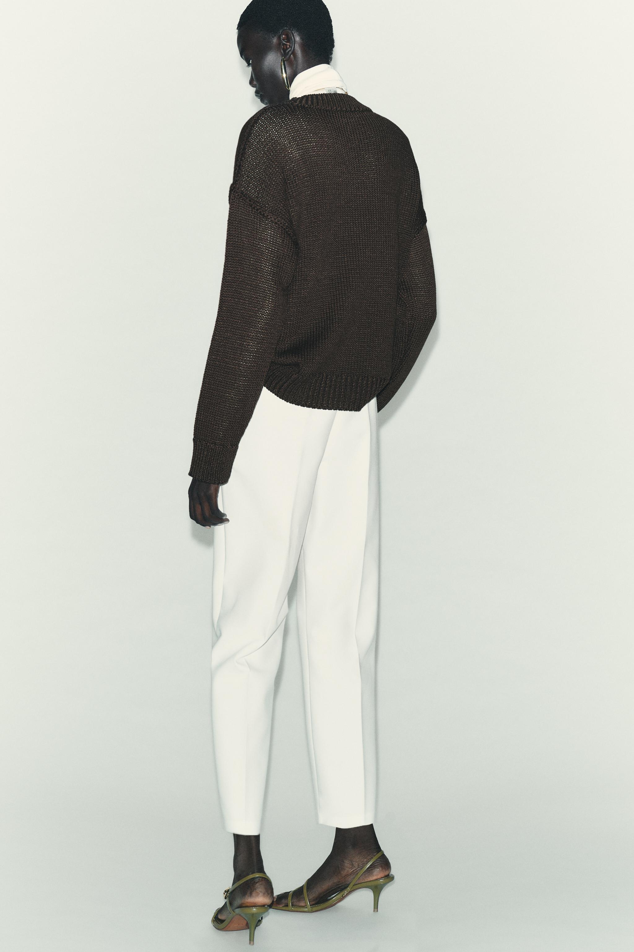 PANTS WITH A HIGH WAIST