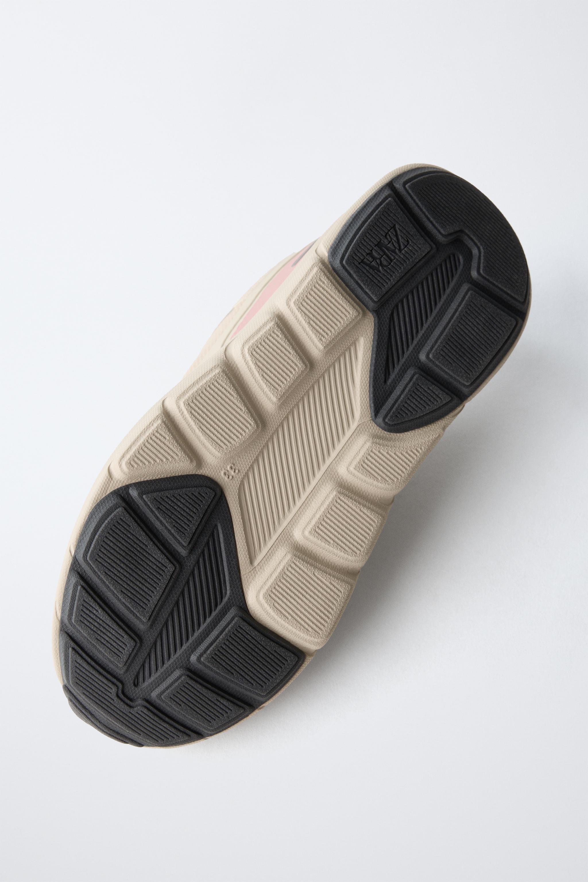 SNEAKERS WITH SOLE DETAIL