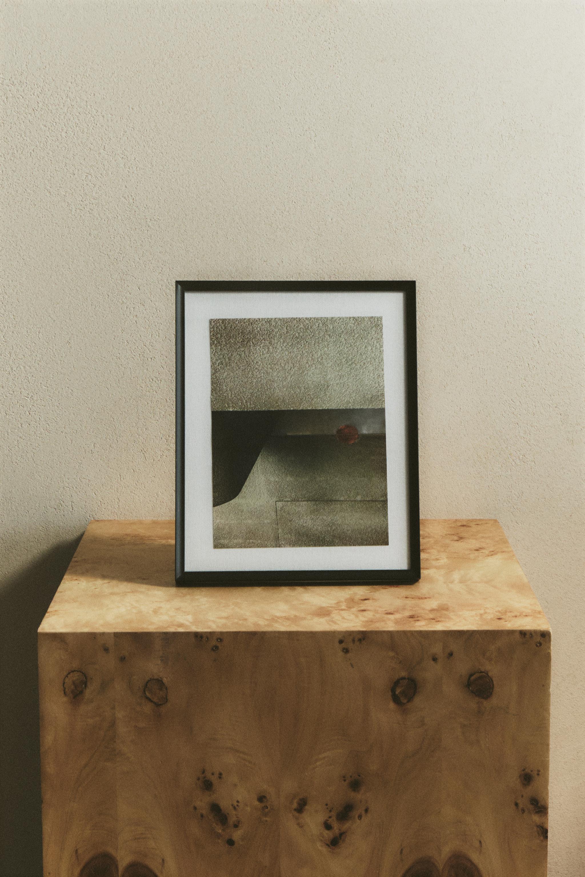 BLACK METAL PICTURE FRAME