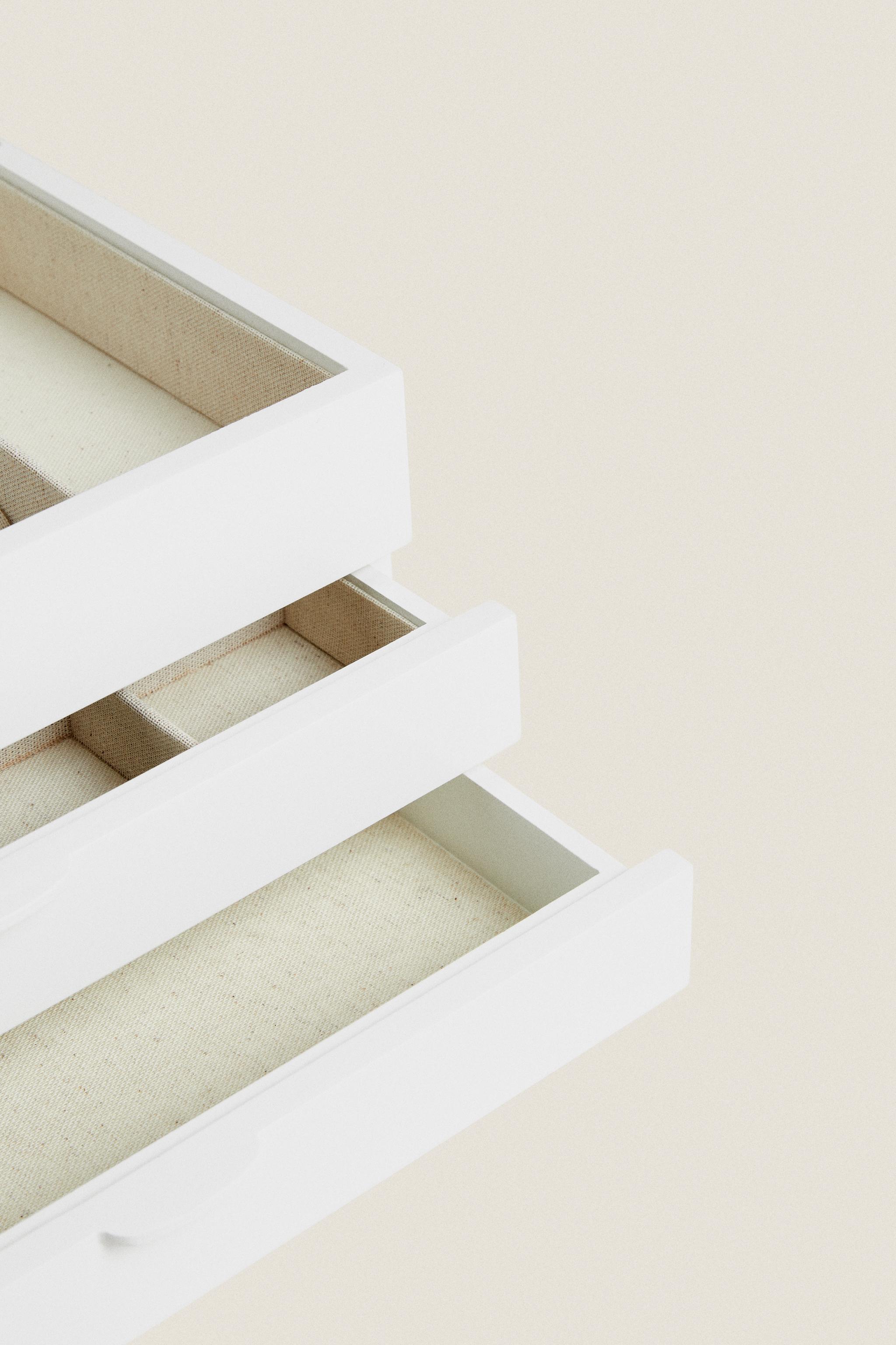 LACQUERED JEWELRY BOX WITH DRAWERS