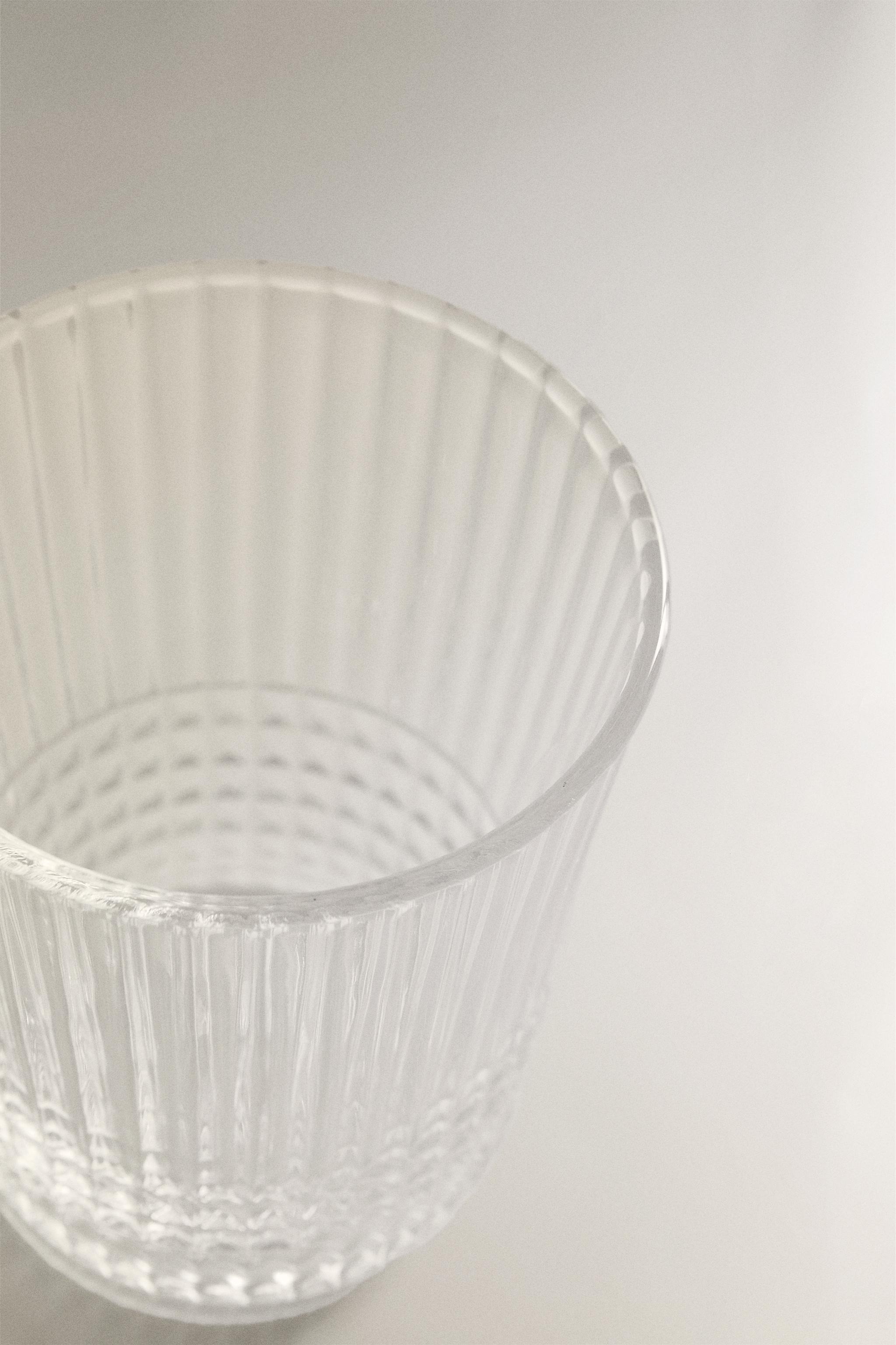 GLASS TUMBLER WITH RAISED GEOMETRIC DESIGN