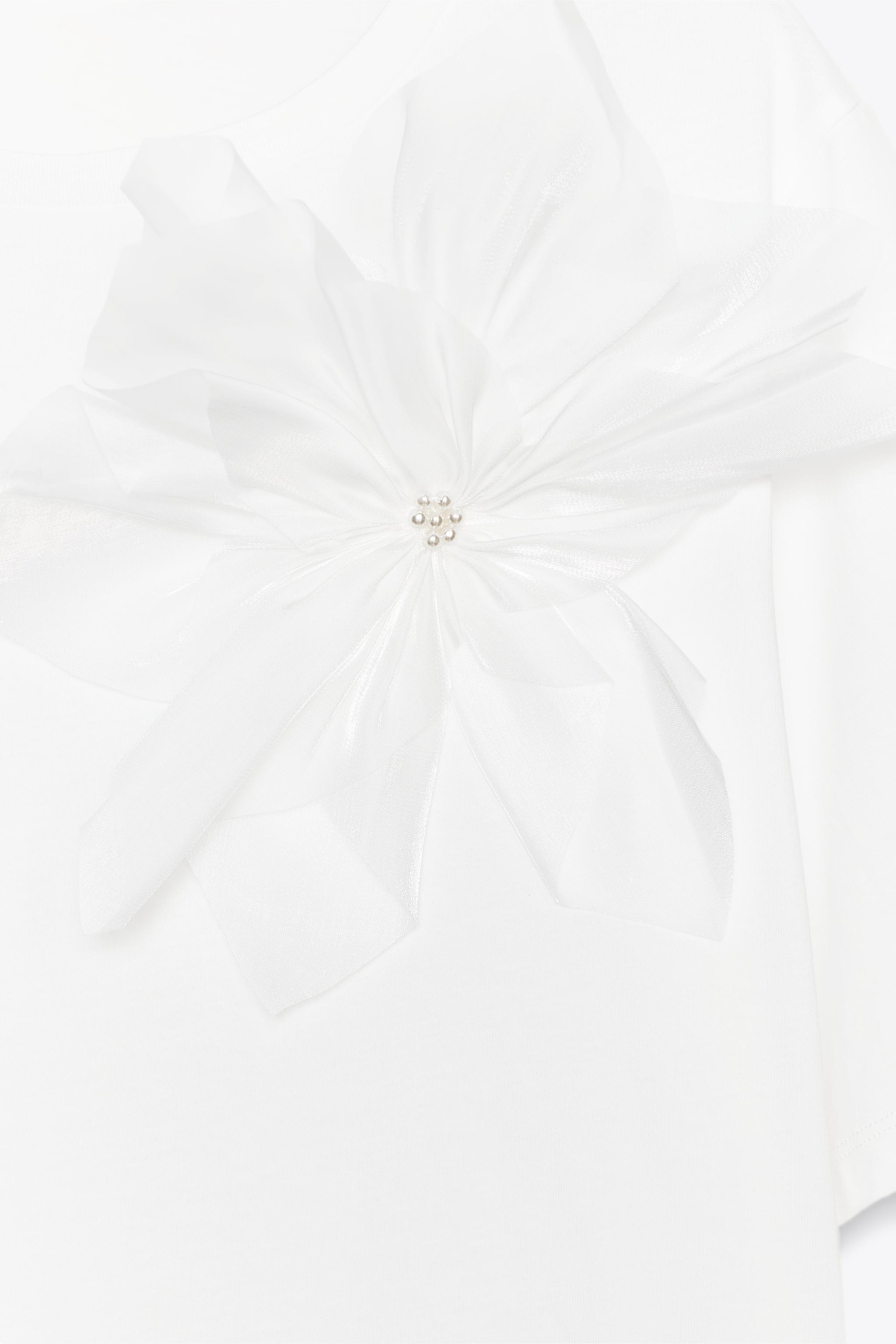 VOLUMINOUS FLOWER T-SHIRT