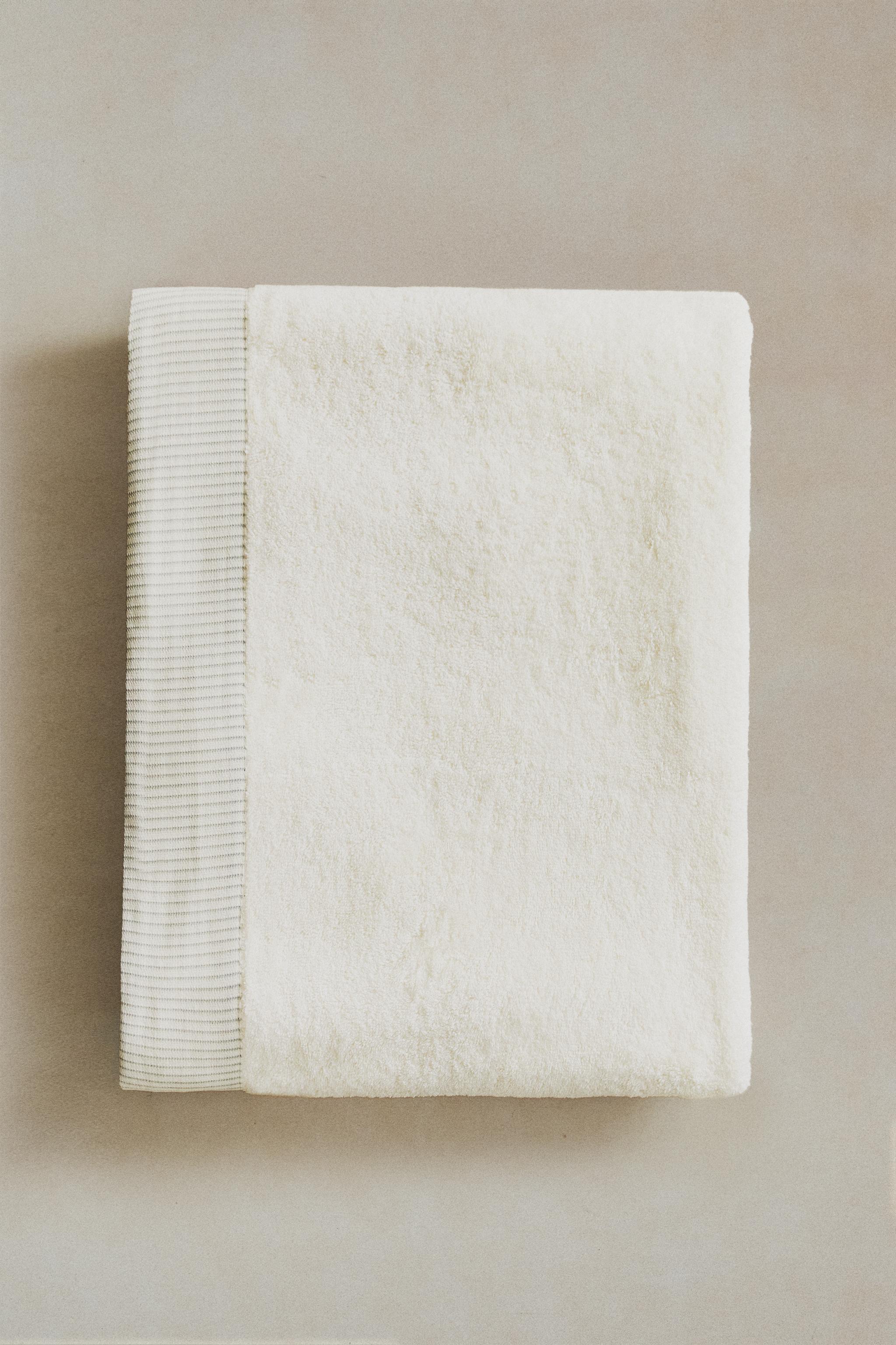 BATH TOWEL WITH STRIPED BORDER