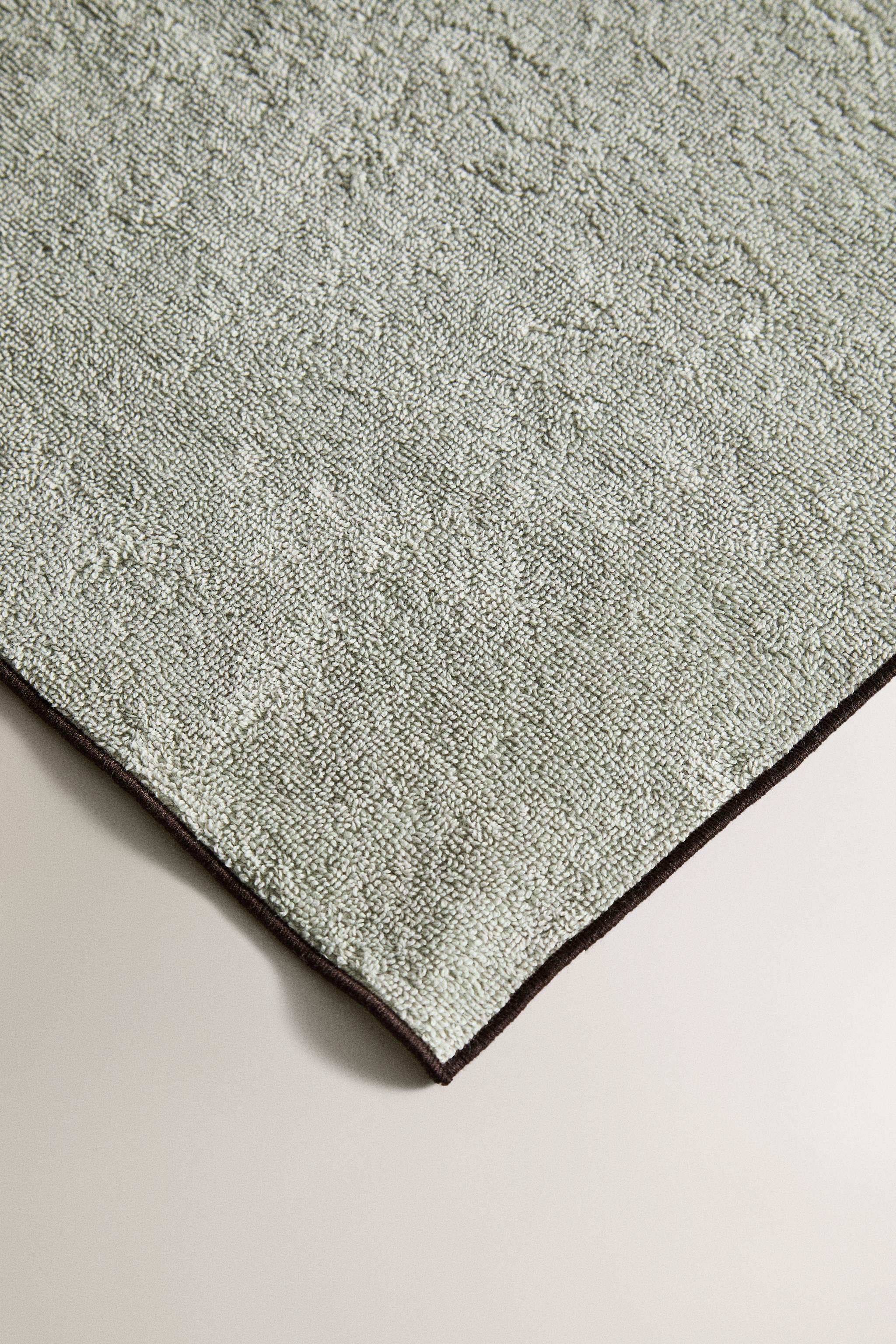 OVERLOCK COTTON BATH TOWEL