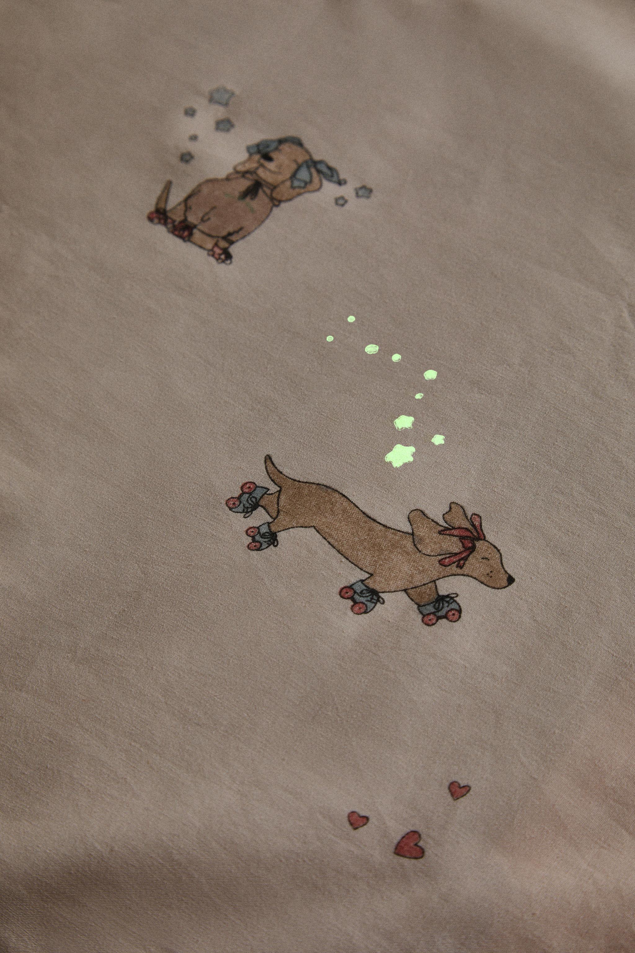 CHILDREN'S SKATING DOG PILLOWCASE