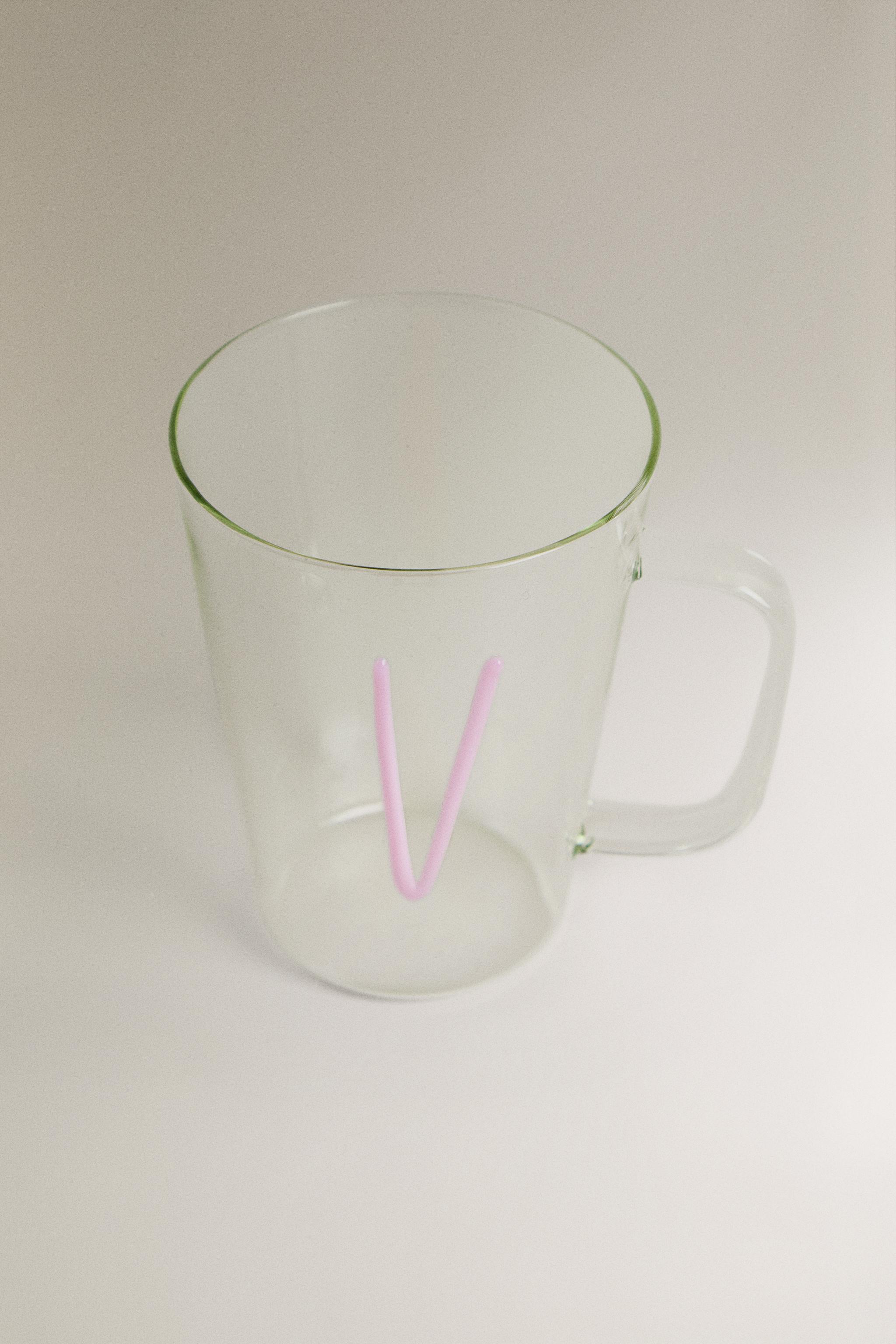 BOROSILICATE MUG WITH THE LETTER V
