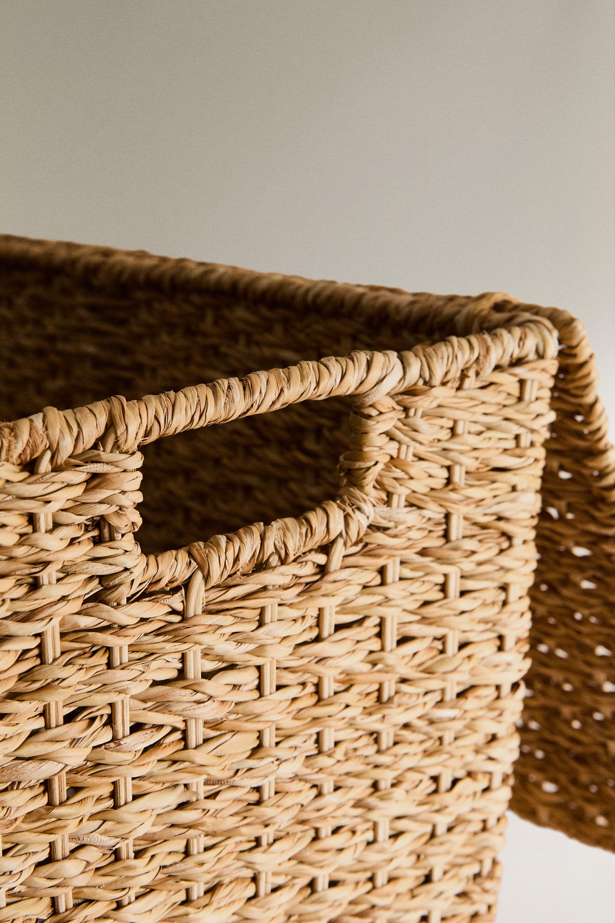 LAUNDRY HAMPER WITH FABRIC LINING